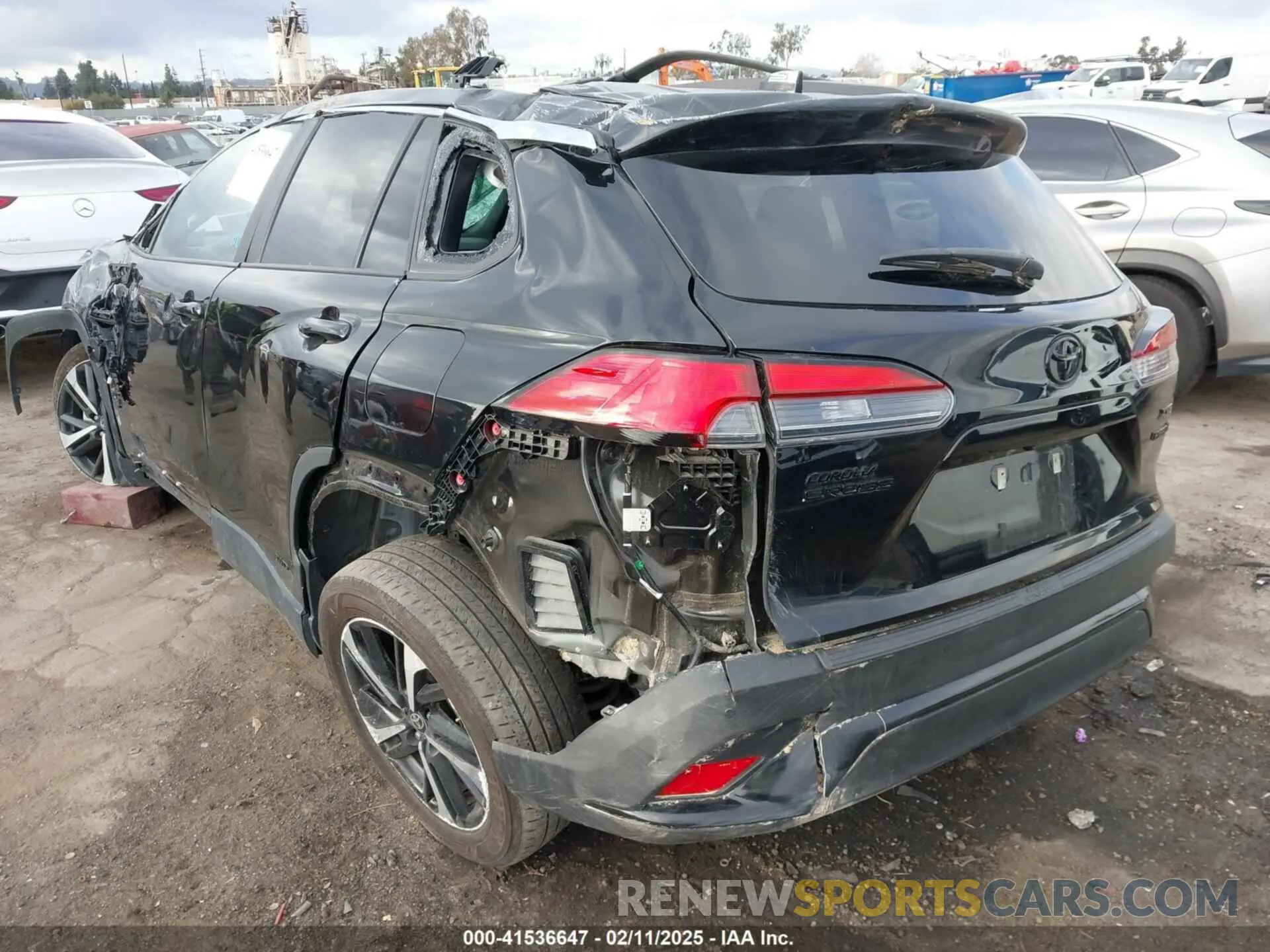 3 Photograph of a damaged car 7MUFBABG3RV019176 TOYOTA COROLLA CROSS HYBRID 2024
