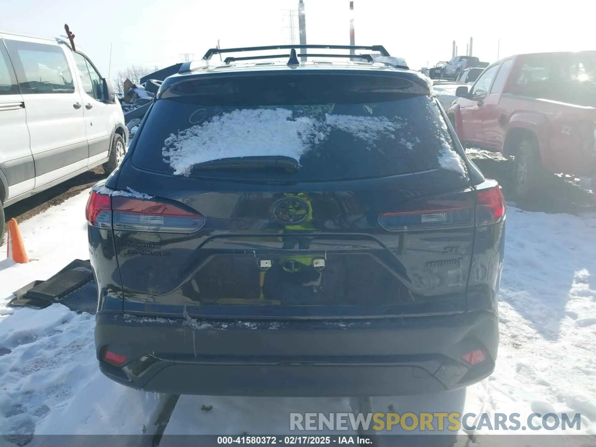 16 Photograph of a damaged car 7MUFBABG3RV023521 TOYOTA COROLLA CROSS HYBRID 2024