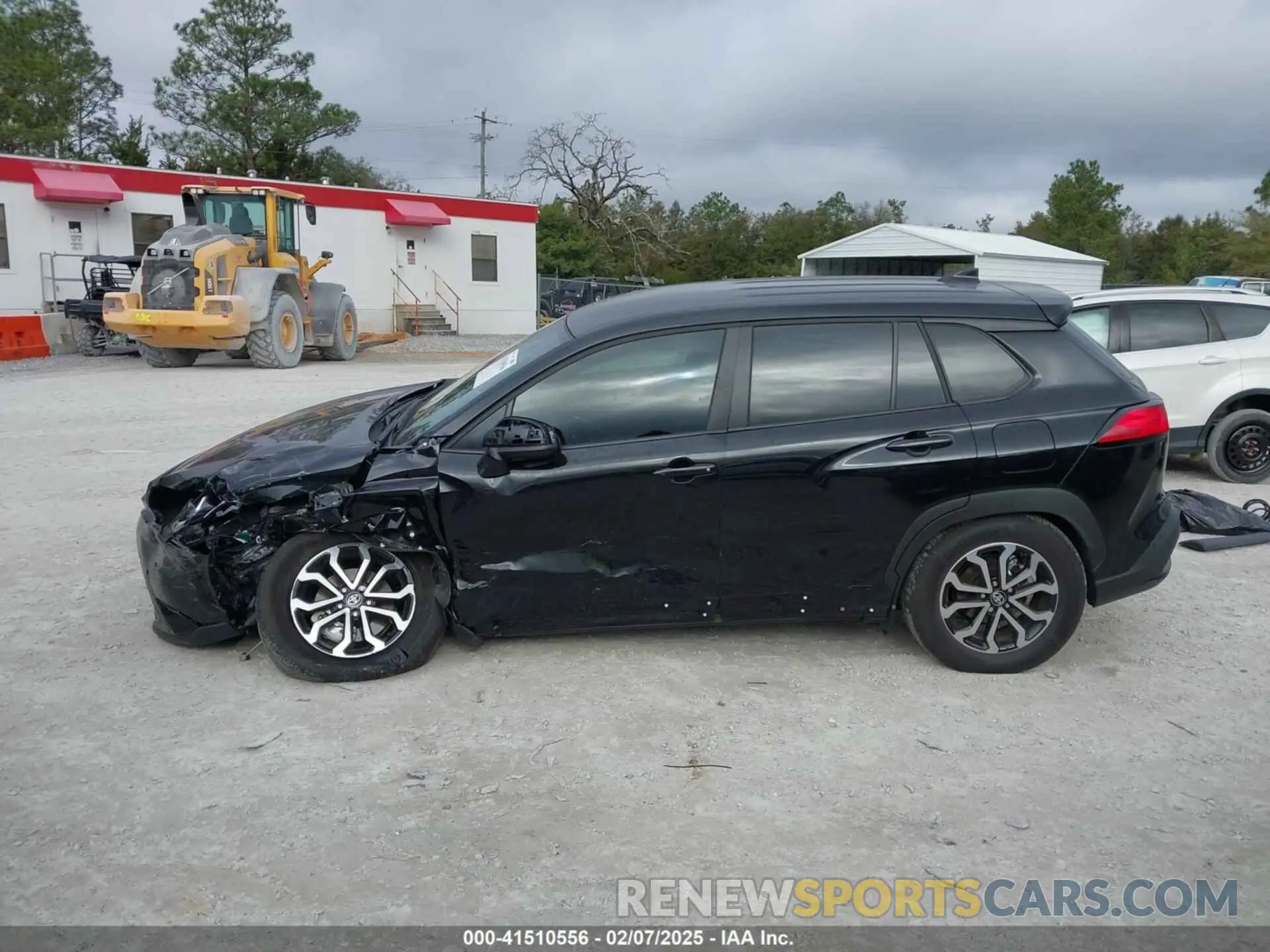 14 Photograph of a damaged car 7MUFBABG3RV034910 TOYOTA COROLLA CROSS HYBRID 2024