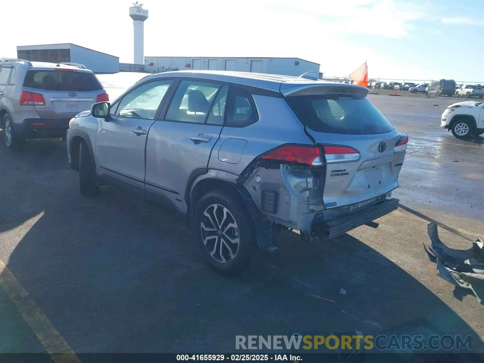 18 Photograph of a damaged car 7MUFBABG5RV026050 TOYOTA COROLLA CROSS HYBRID 2024