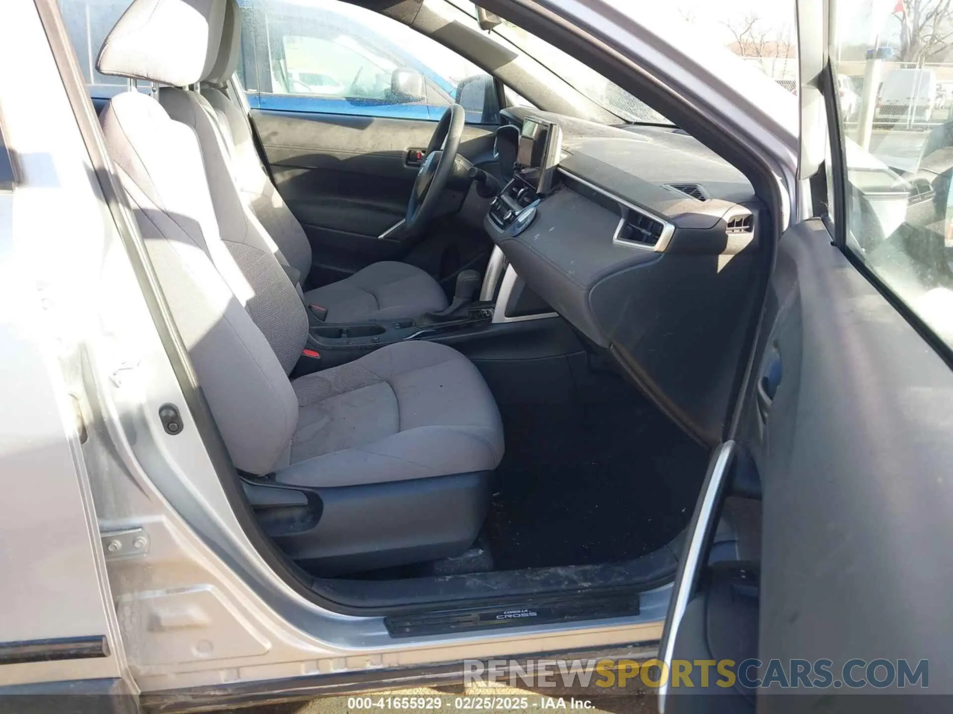 5 Photograph of a damaged car 7MUFBABG5RV026050 TOYOTA COROLLA CROSS HYBRID 2024