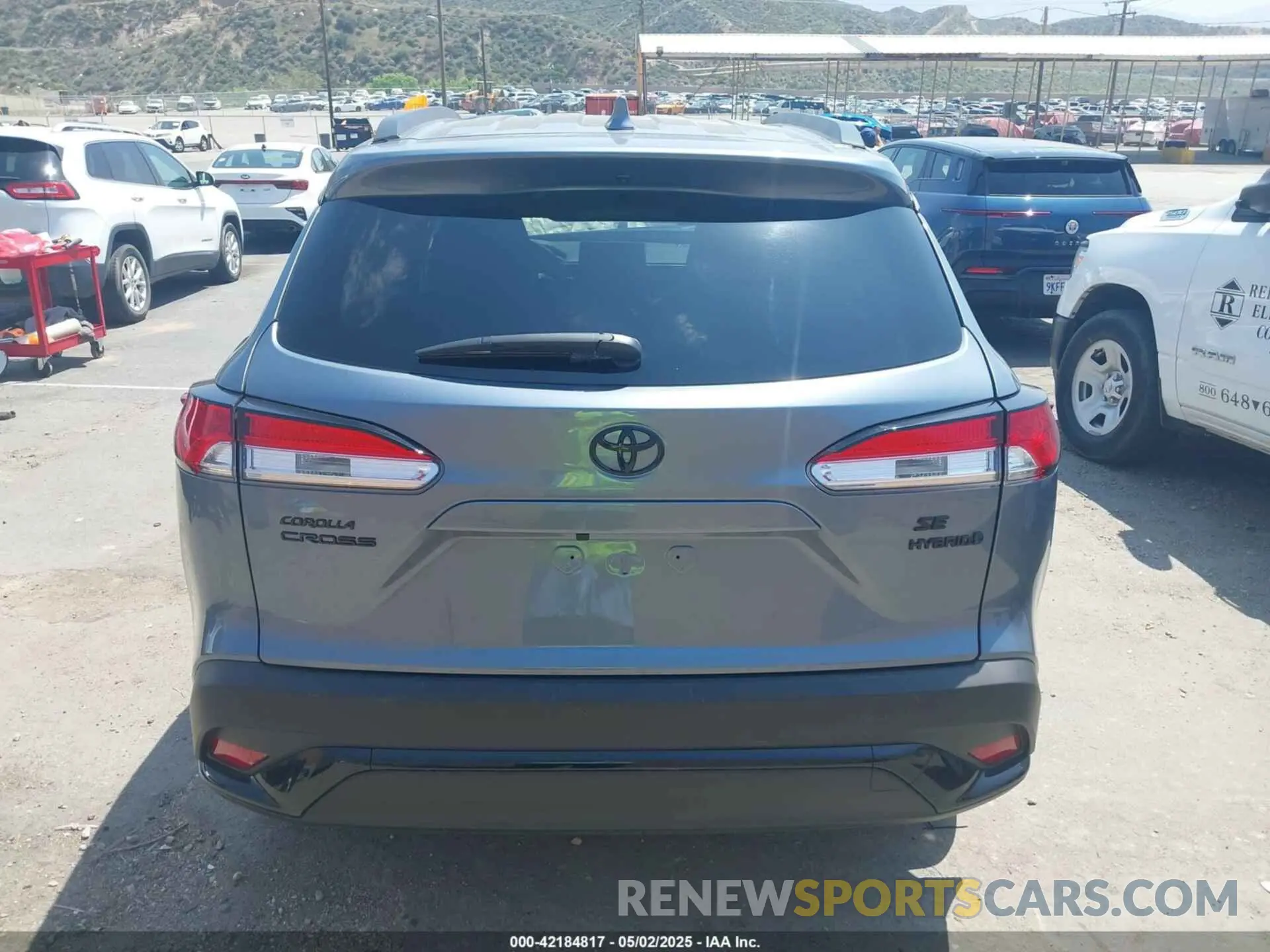 17 Photograph of a damaged car 7MUFBABG5RV048145 TOYOTA COROLLA CROSS HYBRID 2024