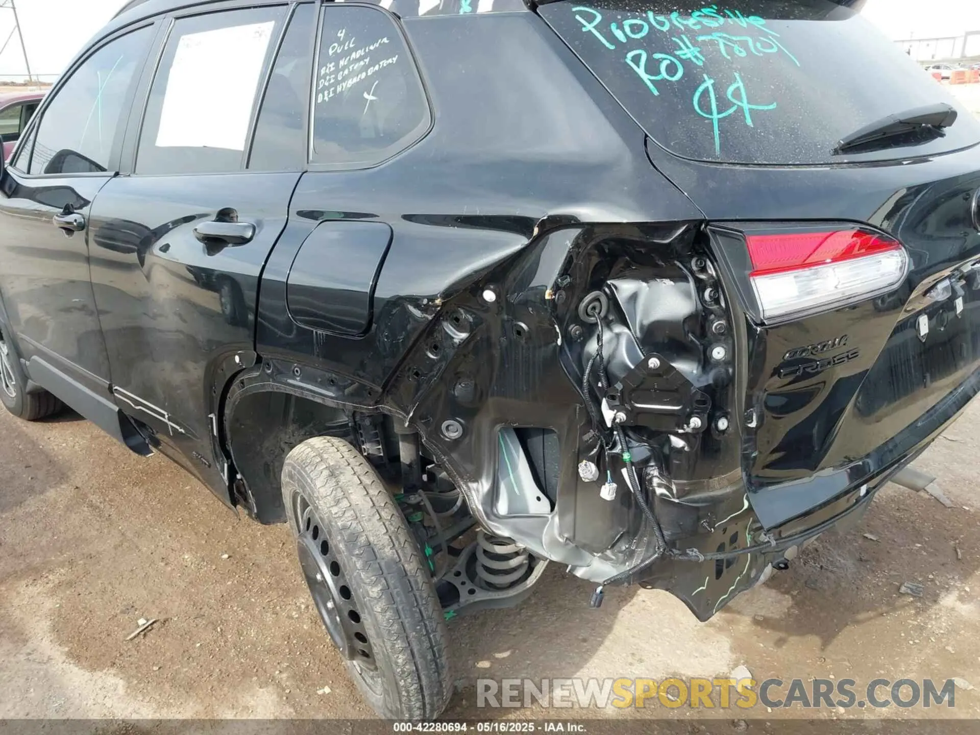 6 Photograph of a damaged car 7MUFBABG7RV032335 TOYOTA COROLLA CROSS HYBRID 2024