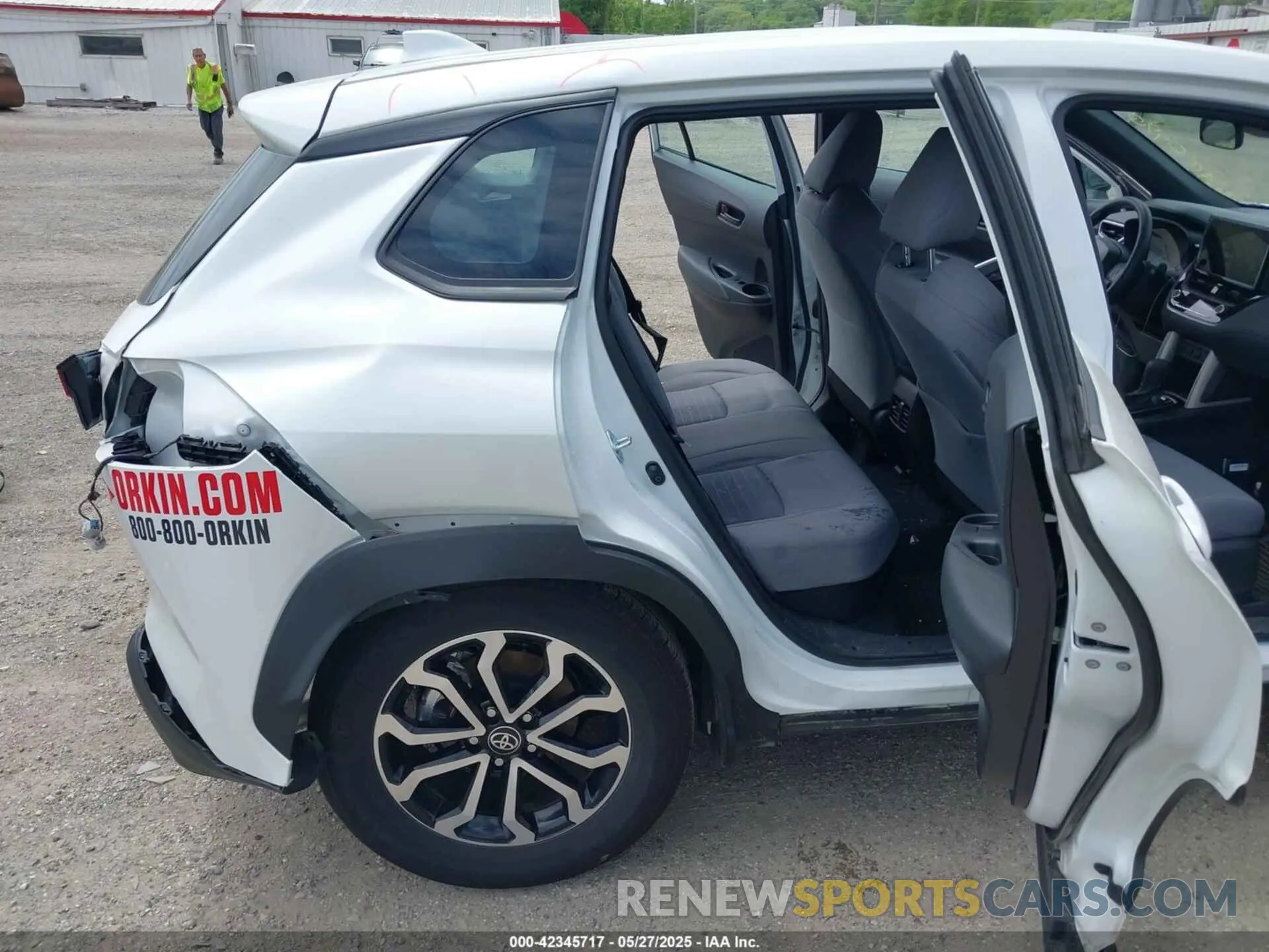 8 Photograph of a damaged car 7MUFBABG8RV049077 TOYOTA COROLLA CROSS HYBRID 2024