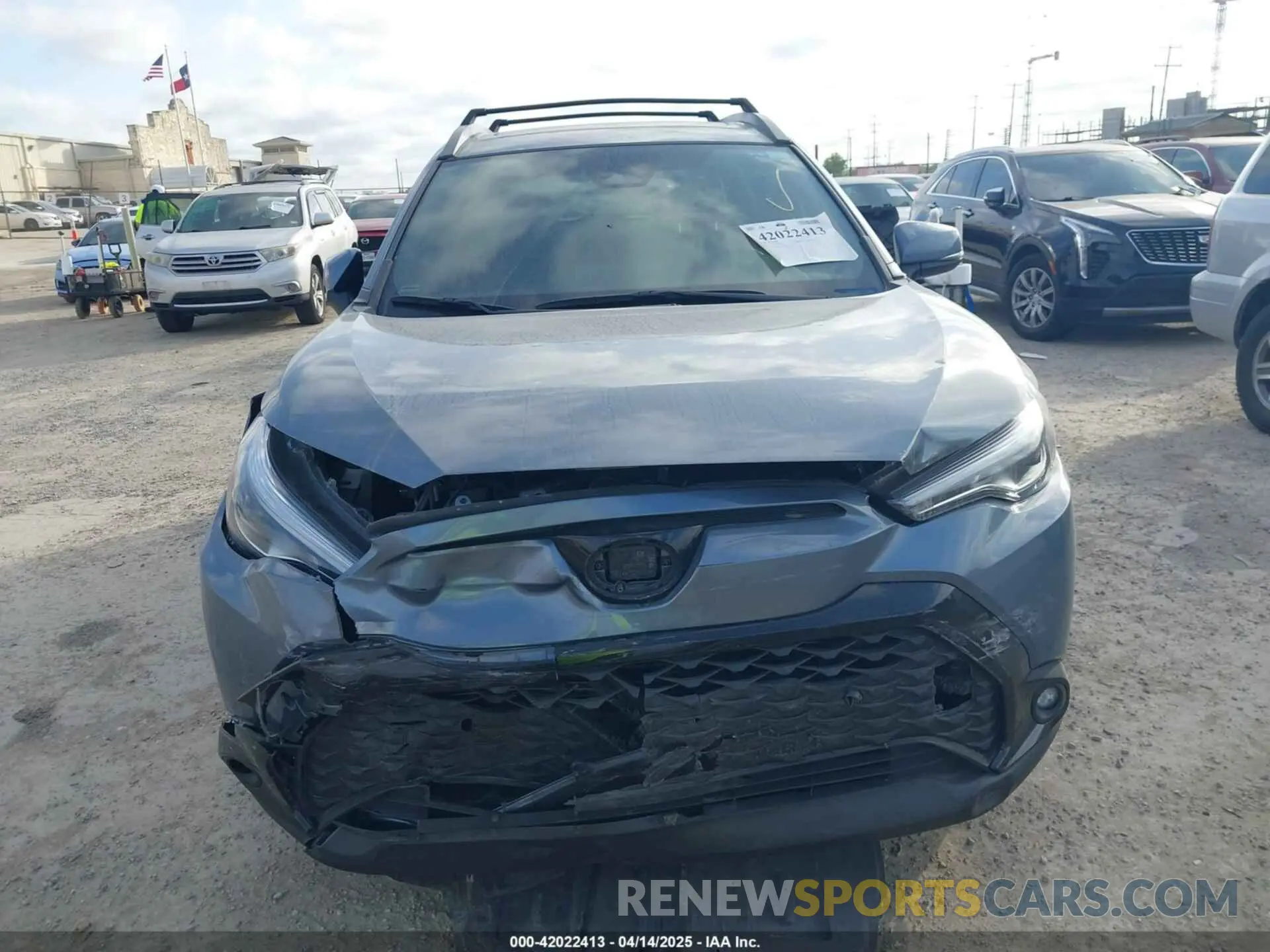 12 Photograph of a damaged car 7MUFBABG9RV028285 TOYOTA COROLLA CROSS HYBRID 2024