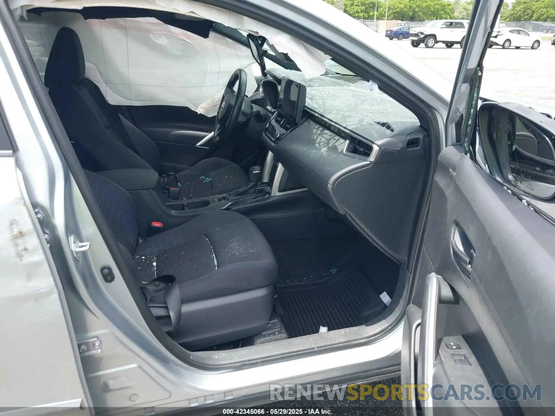 5 Photograph of a damaged car 7MUFBABG9RV031512 TOYOTA COROLLA CROSS HYBRID 2024