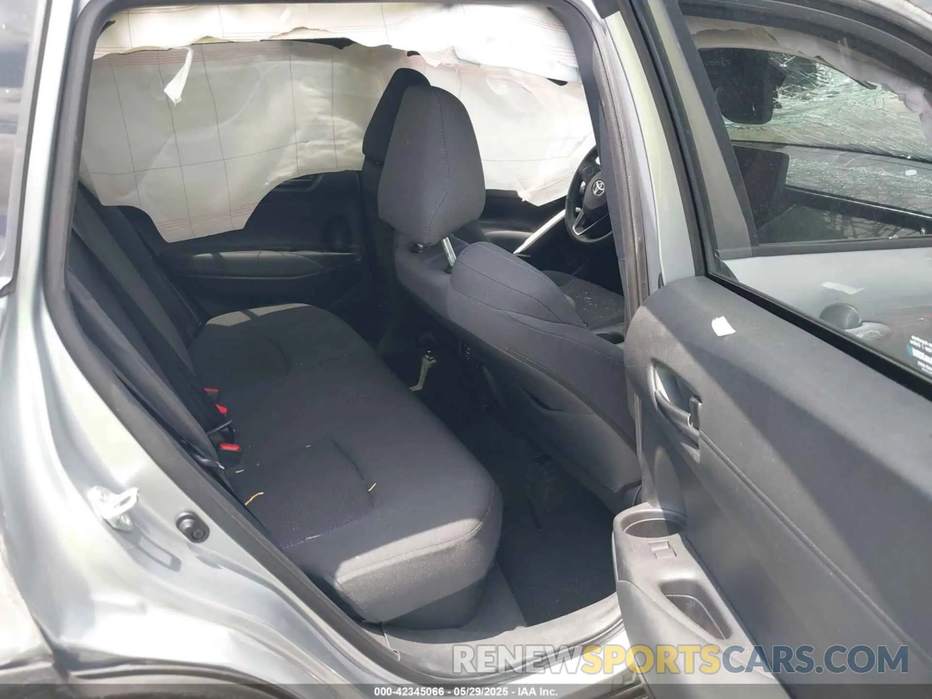 8 Photograph of a damaged car 7MUFBABG9RV031512 TOYOTA COROLLA CROSS HYBRID 2024
