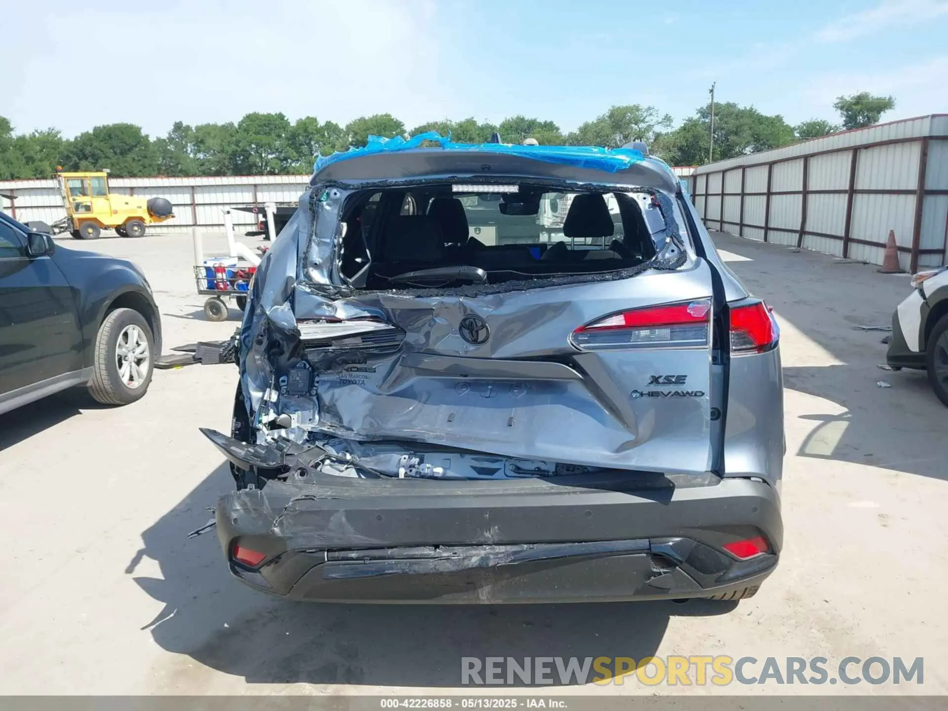 16 Photograph of a damaged car 7MUFBABG0SV070365 TOYOTA COROLLA CROSS HYBRID 2025
