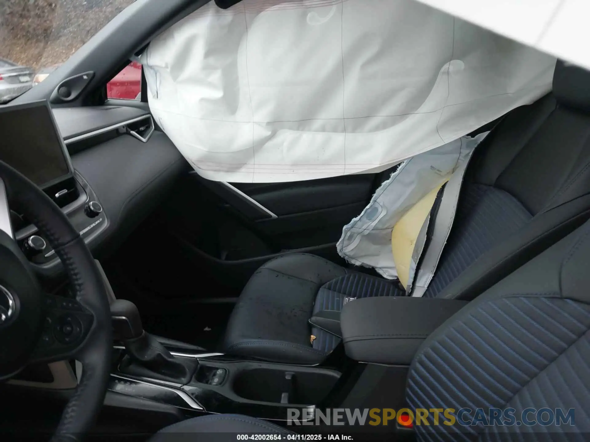 5 Photograph of a damaged car 7MUFBABG9SV072986 TOYOTA COROLLA CROSS HYBRID 2025