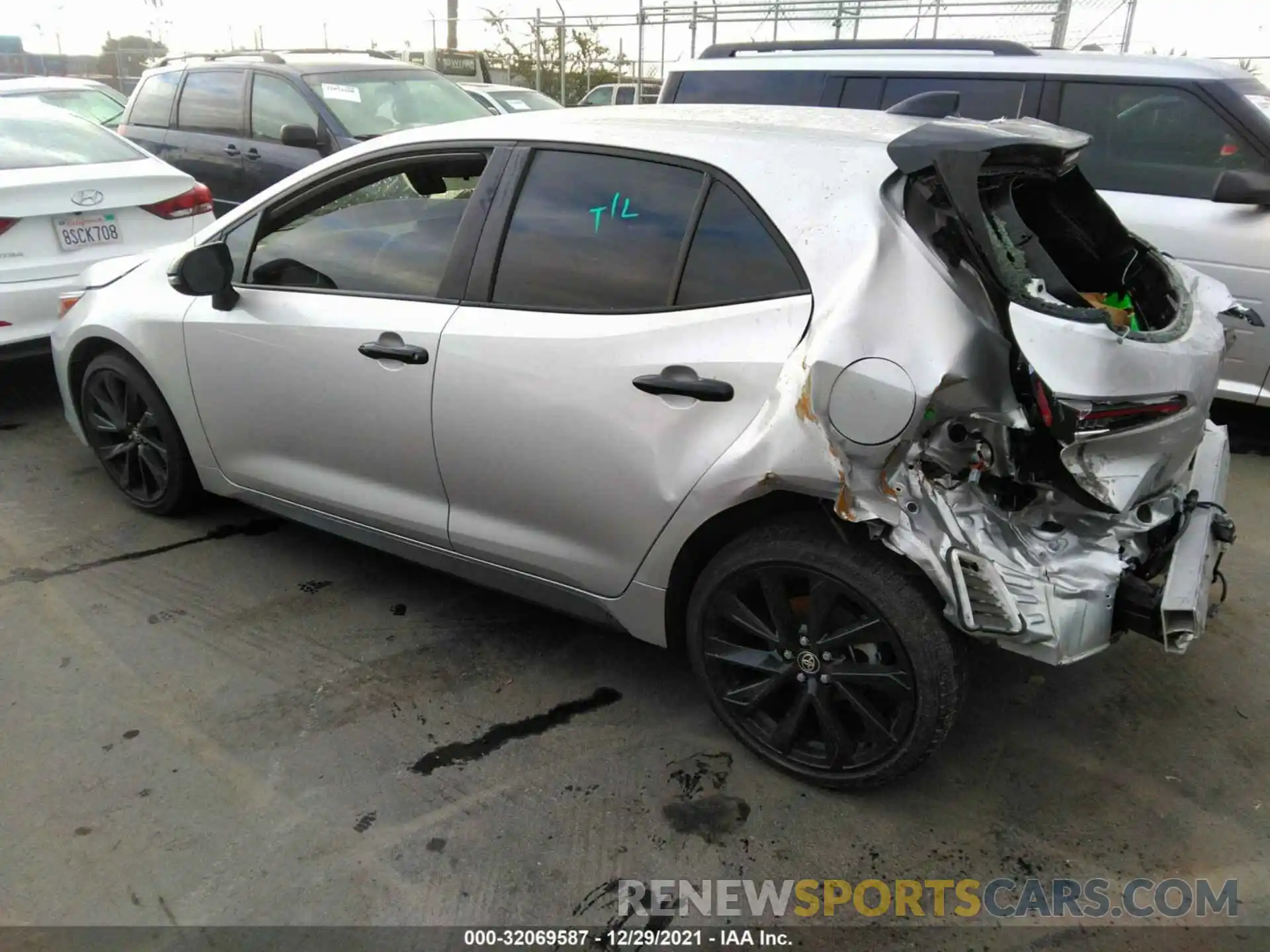 3 Photograph of a damaged car JTND4RBE4L3090383 TOYOTA COROLLA HATCHBACK 2020