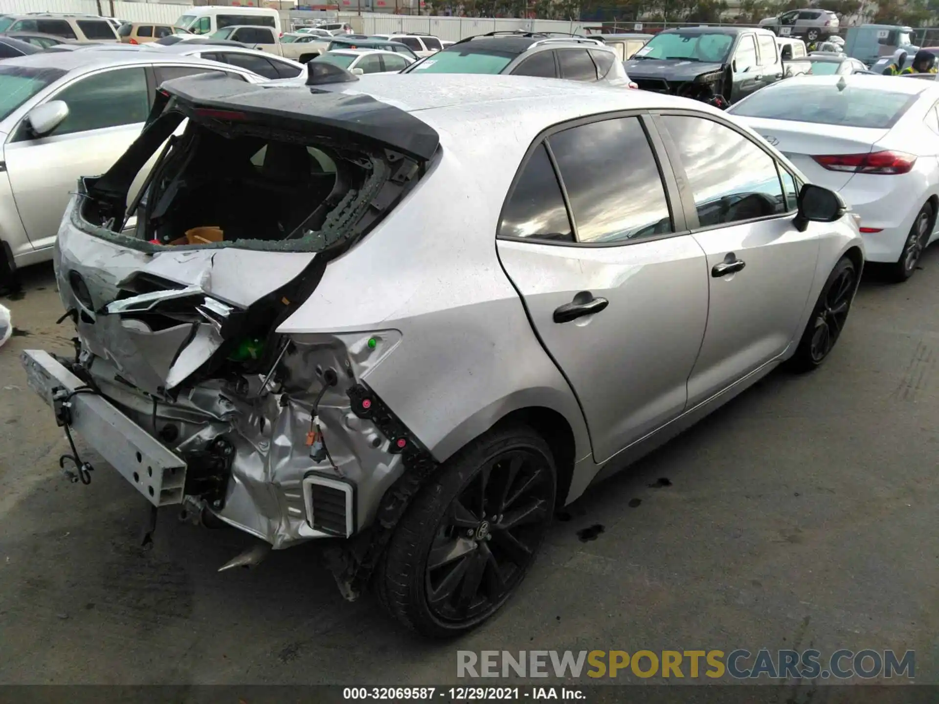 4 Photograph of a damaged car JTND4RBE4L3090383 TOYOTA COROLLA HATCHBACK 2020