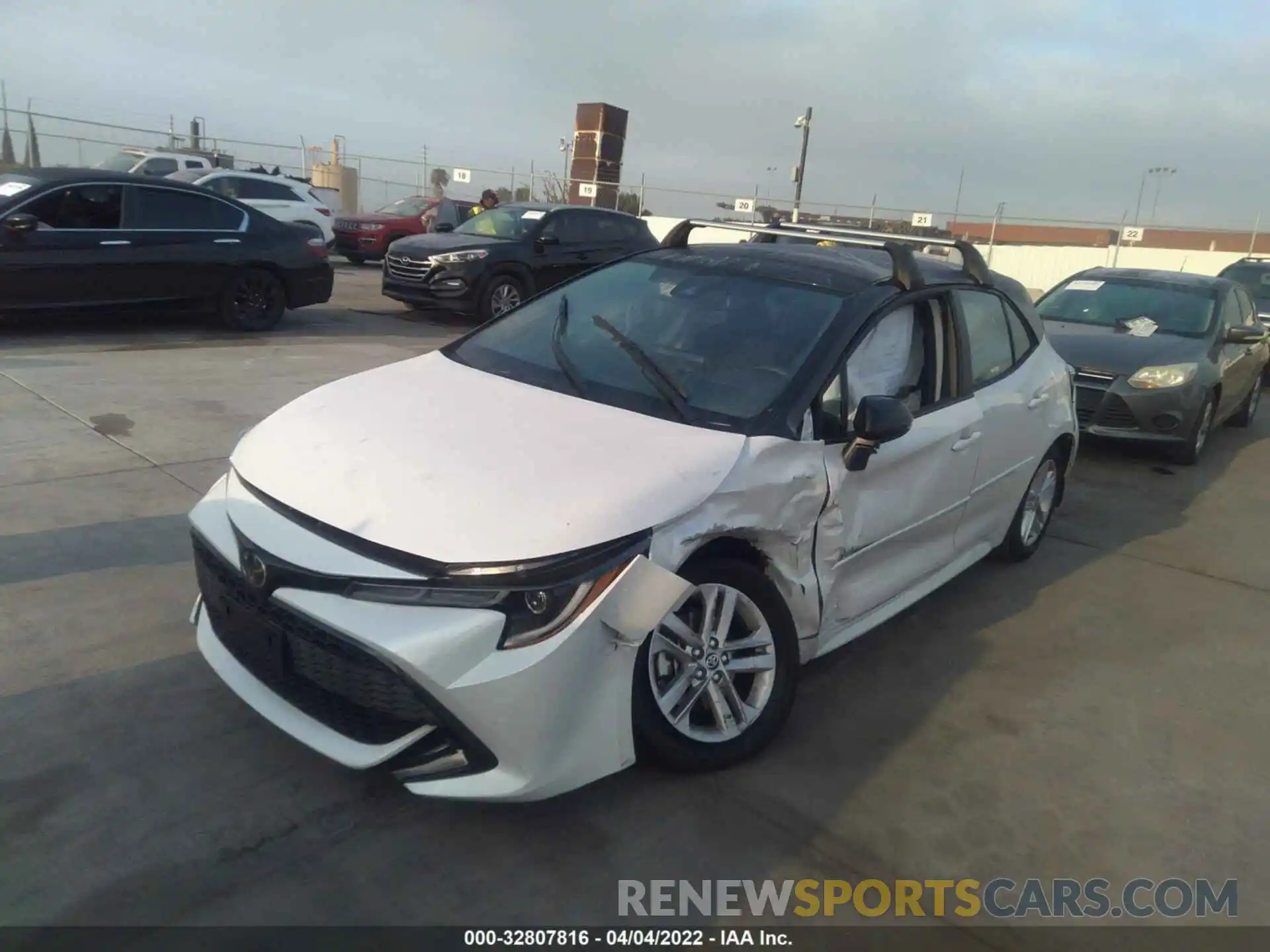 2 Photograph of a damaged car JTND4MBE3N3159909 TOYOTA COROLLA HATCHBACK 2022