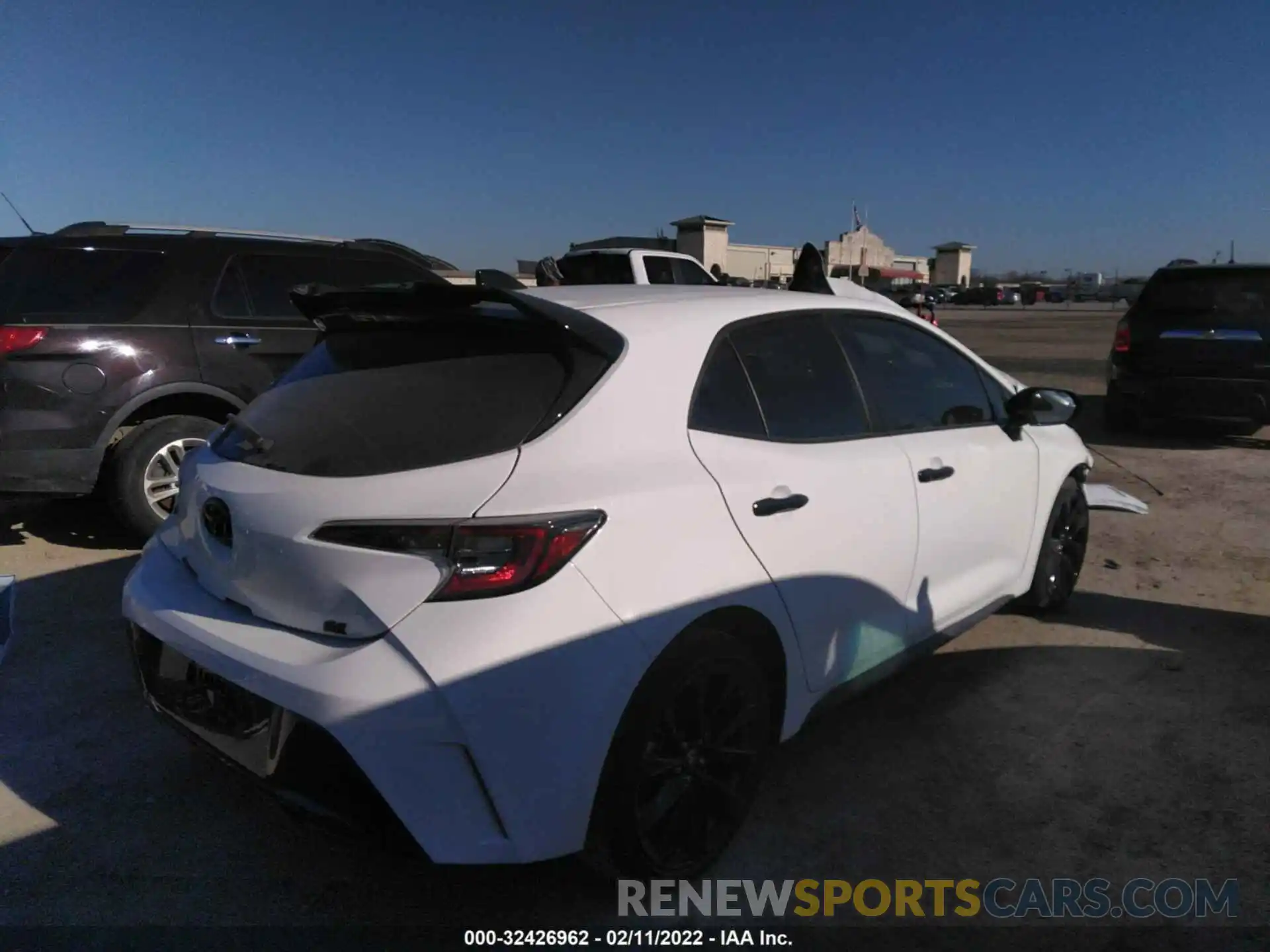 4 Photograph of a damaged car JTND4MBE4N3158588 TOYOTA COROLLA HATCHBACK 2022