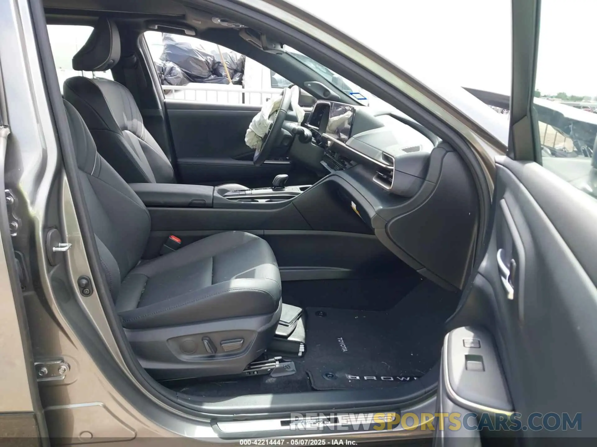 5 Photograph of a damaged car JTDAAAAF7P3016943 TOYOTA CROWN 2023
