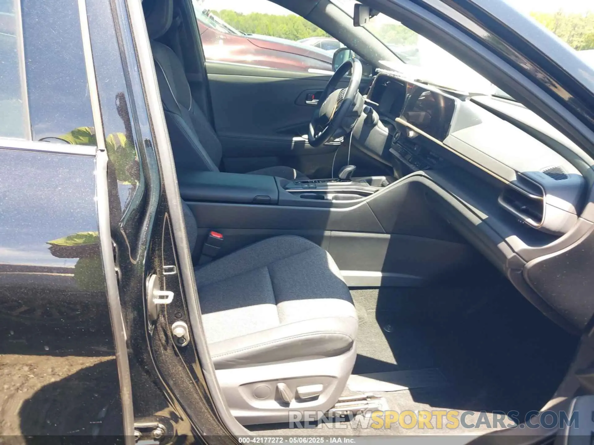 5 Photograph of a damaged car JTDAAAAF9P3005989 TOYOTA CROWN 2023