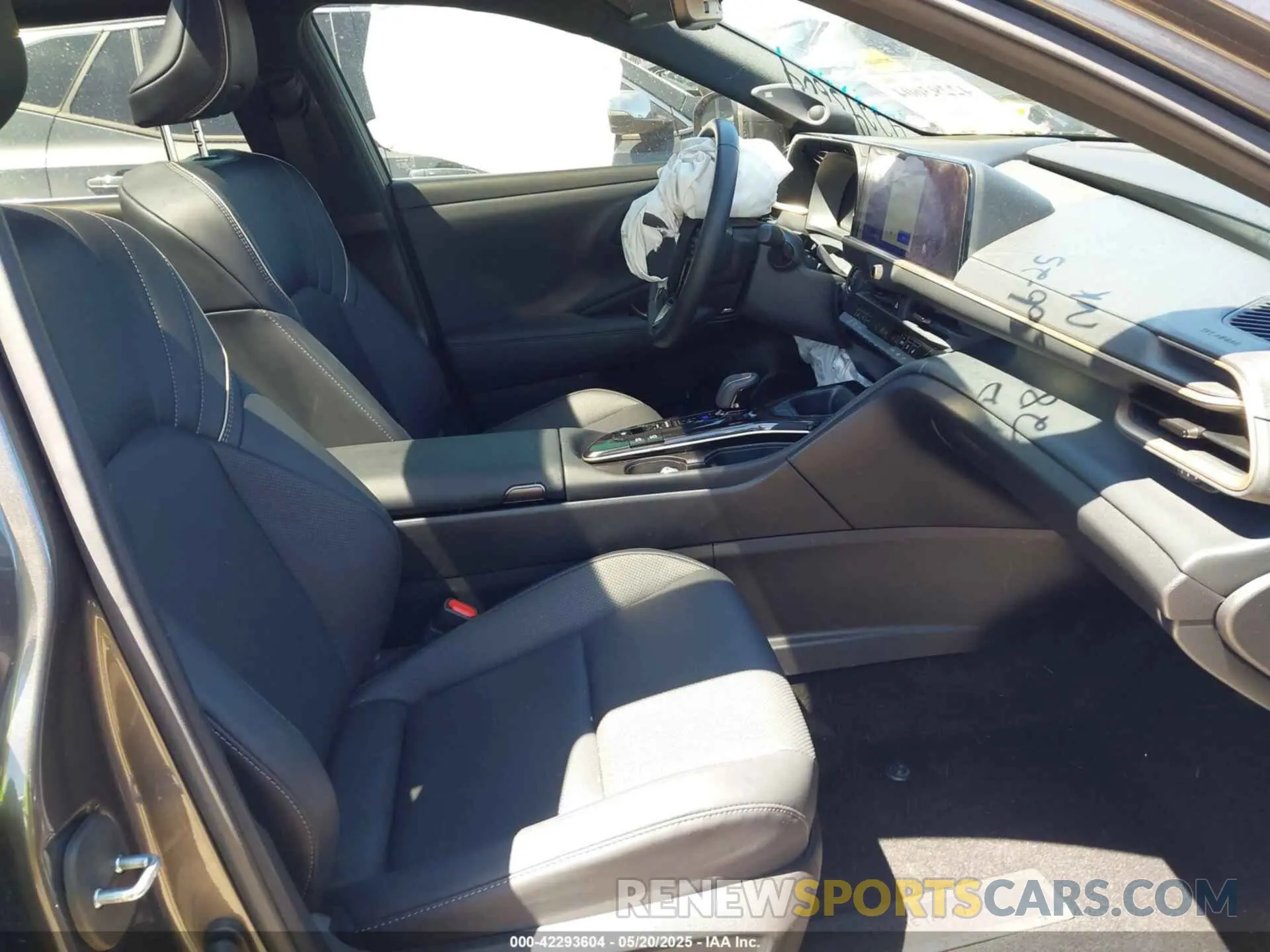 5 Photograph of a damaged car JTDAAAAF4R3018149 TOYOTA CROWN 2024