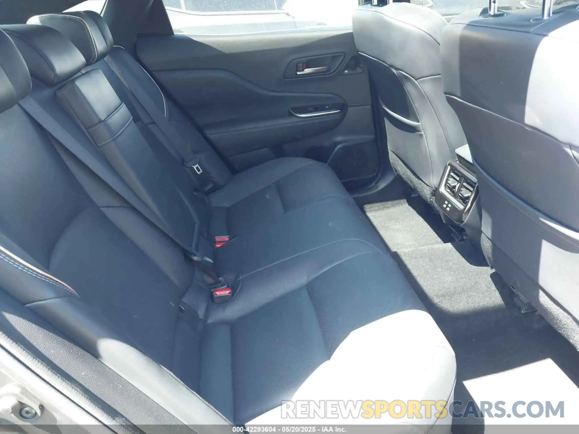 8 Photograph of a damaged car JTDAAAAF4R3018149 TOYOTA CROWN 2024