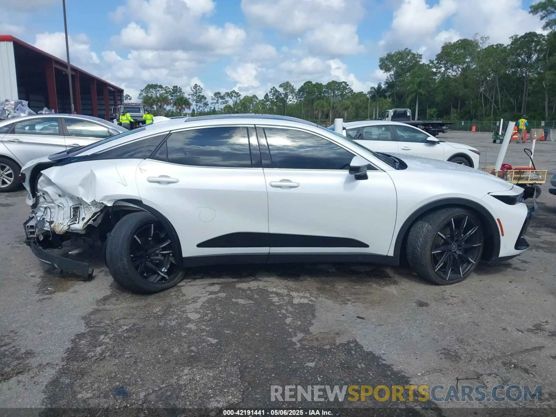 14 Photograph of a damaged car JTDAAAAF4R3020760 TOYOTA CROWN 2024