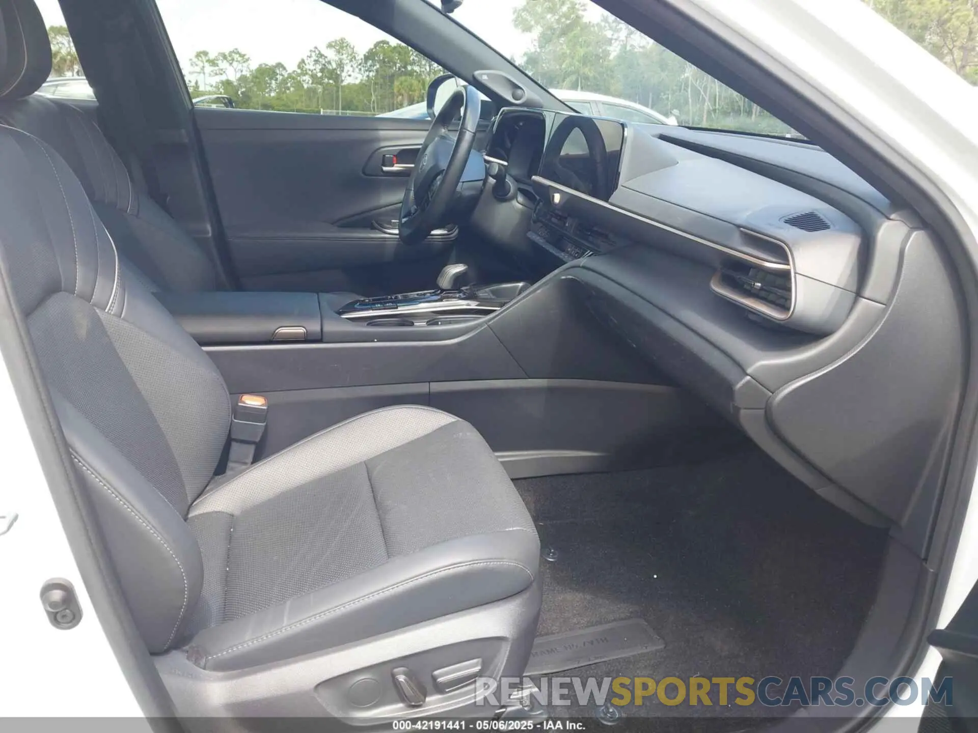 5 Photograph of a damaged car JTDAAAAF4R3020760 TOYOTA CROWN 2024