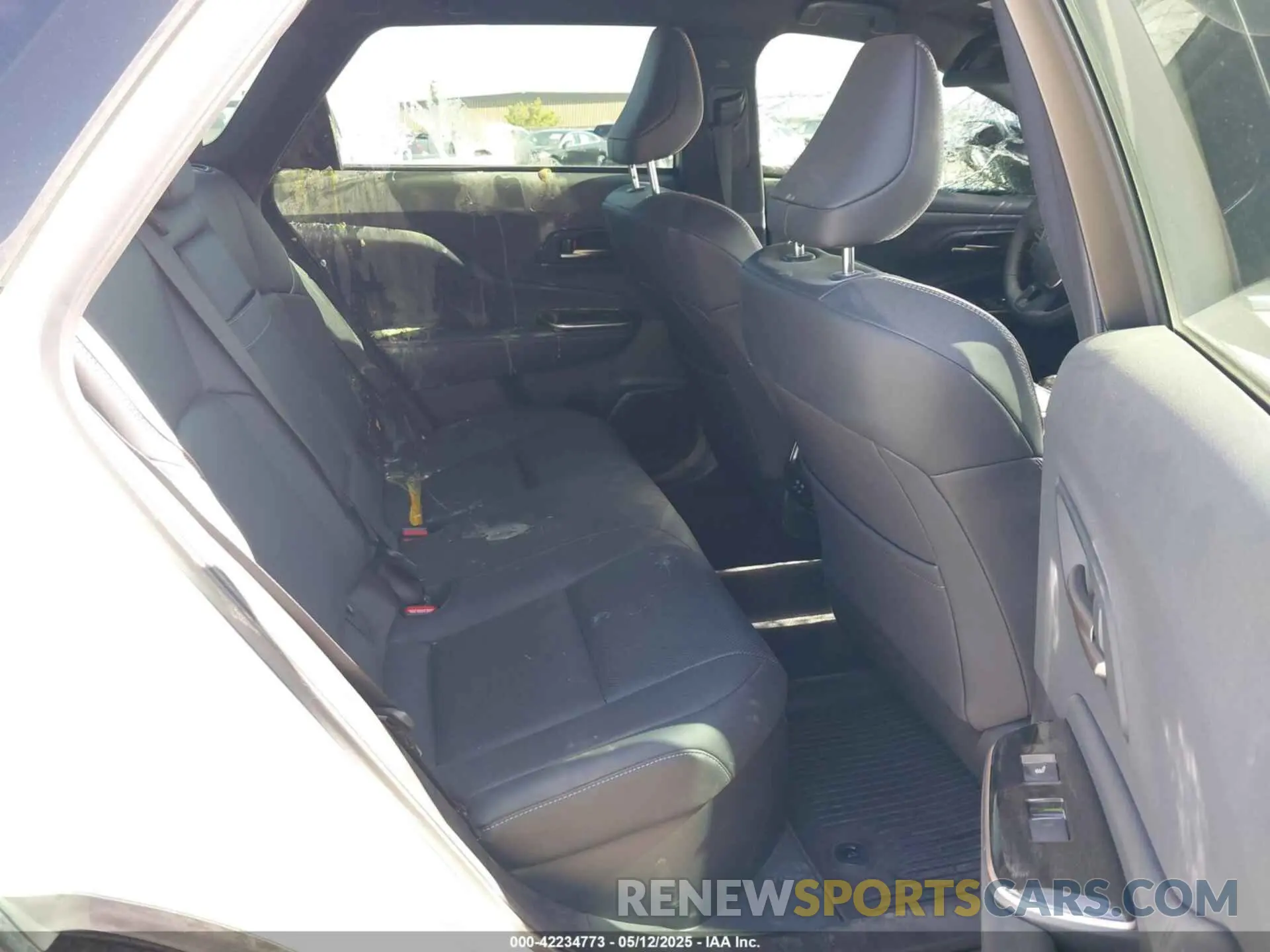 8 Photograph of a damaged car JTDACAAJ7S3006680 TOYOTA CROWN SIGNIA 2025