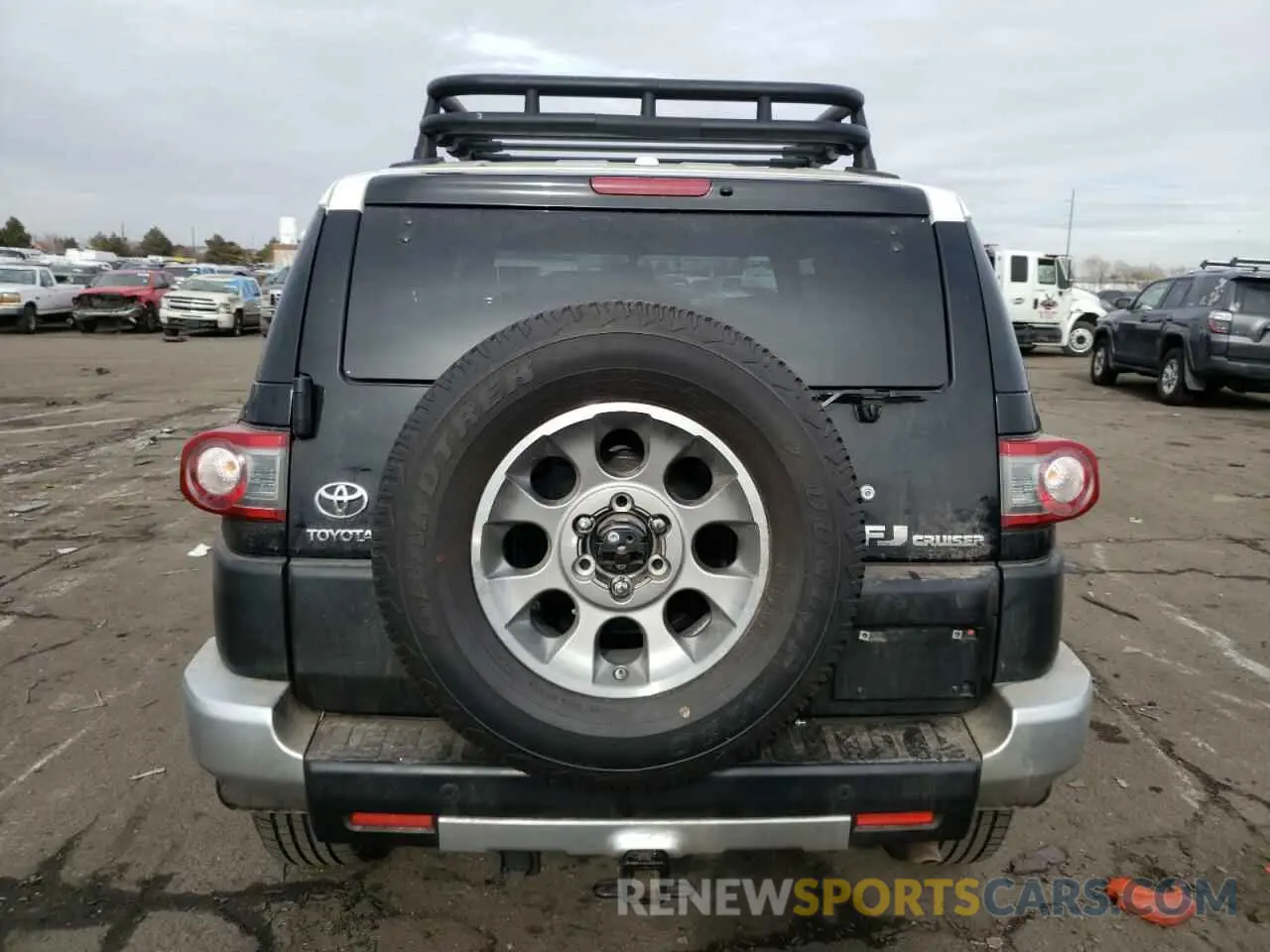 6 Photograph of a damaged car JTEBU4BF2DK152938 TOYOTA FJ CRUISER 2013