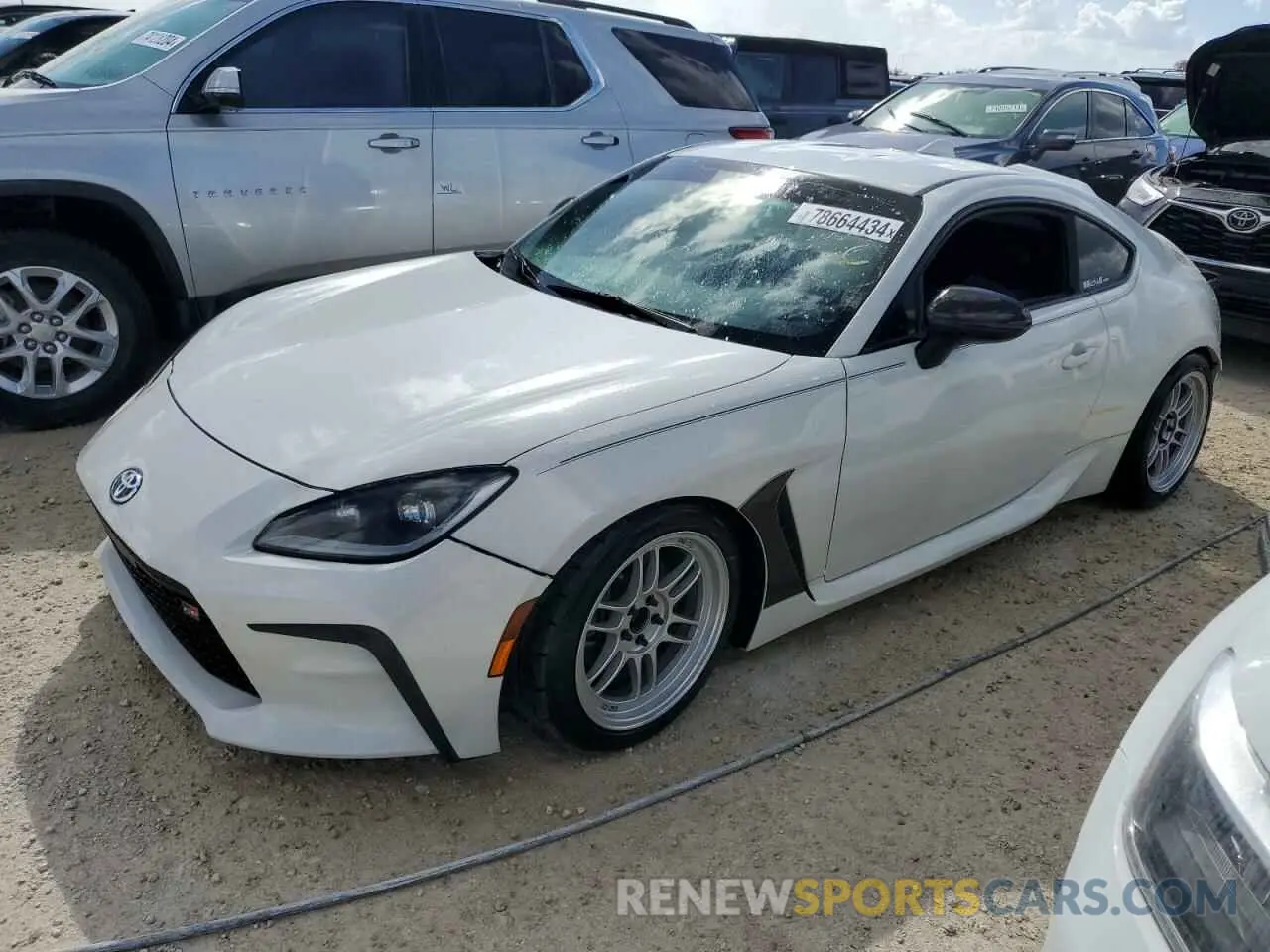 1 Photograph of a damaged car JF1ZNBC13N8753500 TOYOTA GR 86 2022