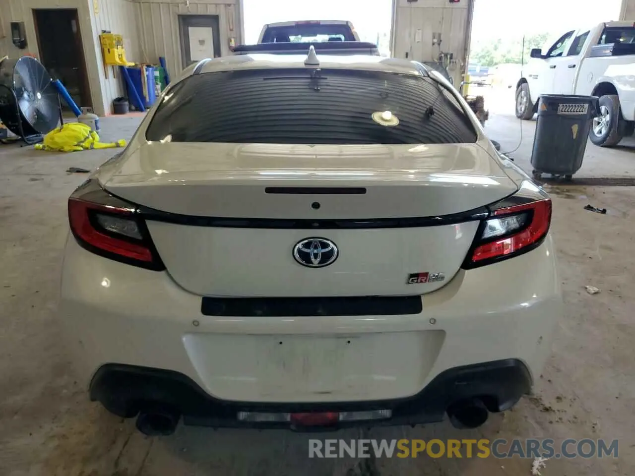 6 Photograph of a damaged car JF1ZNBC12P8751904 TOYOTA GR 86 2023