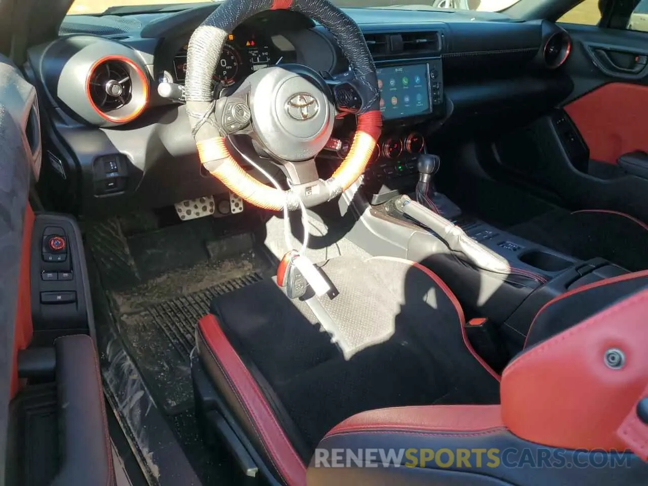 8 Photograph of a damaged car JF1ZNBM13R8750794 TOYOTA GR 86 TRUE 2024