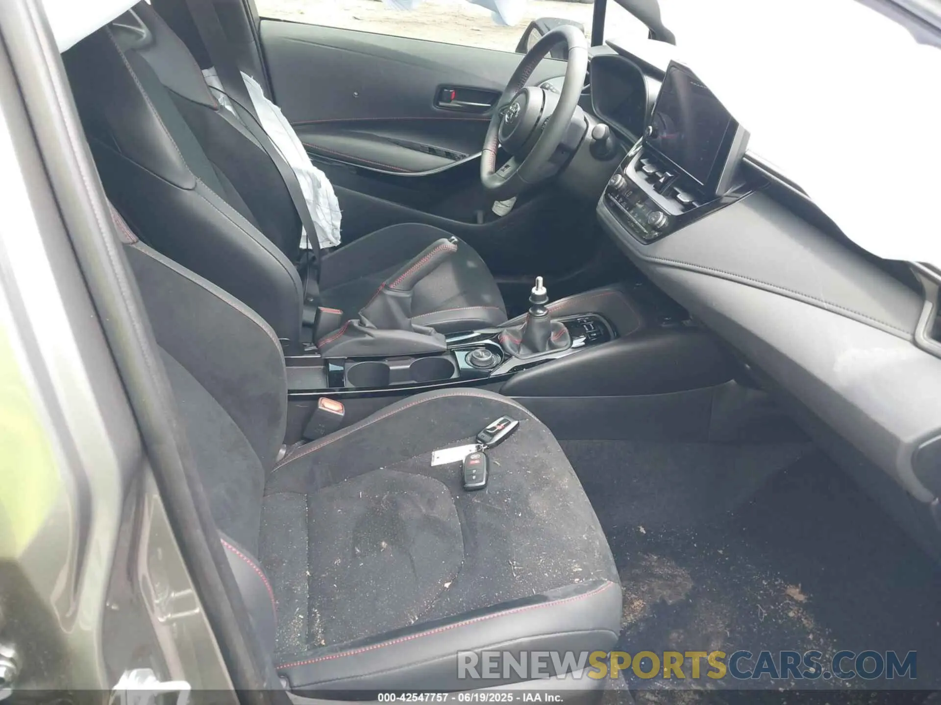 5 Photograph of a damaged car JTNABAAE7SA019135 TOYOTA GR COROLLA 2025