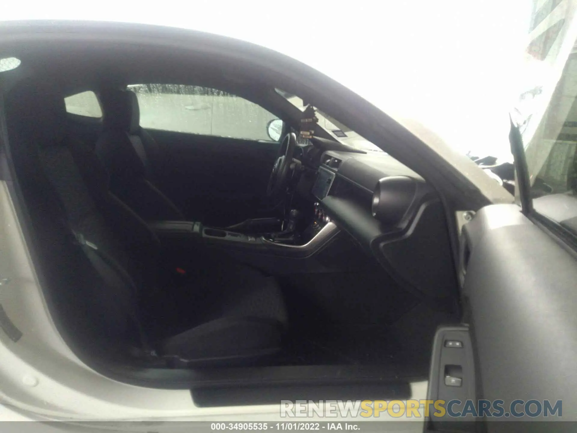 5 Photograph of a damaged car JF1ZNBC16N8752728 TOYOTA GR86 2022