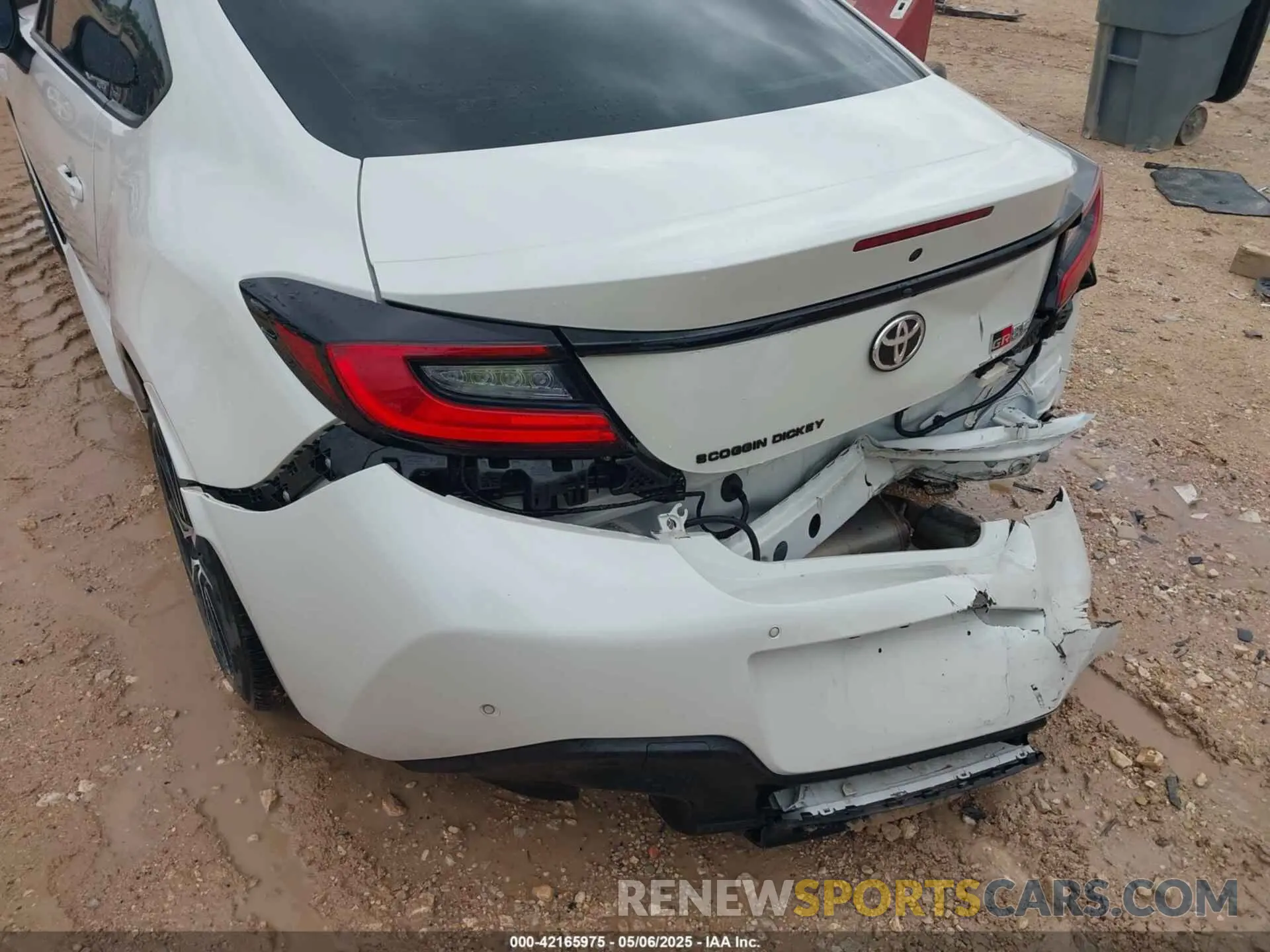 17 Photograph of a damaged car JF1ZNBC1XN8755650 TOYOTA GR86 2022