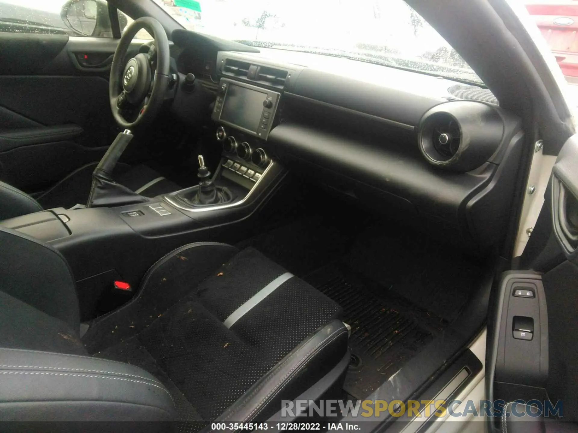 5 Photograph of a damaged car JF1ZNBE17N9754186 TOYOTA GR86 2022