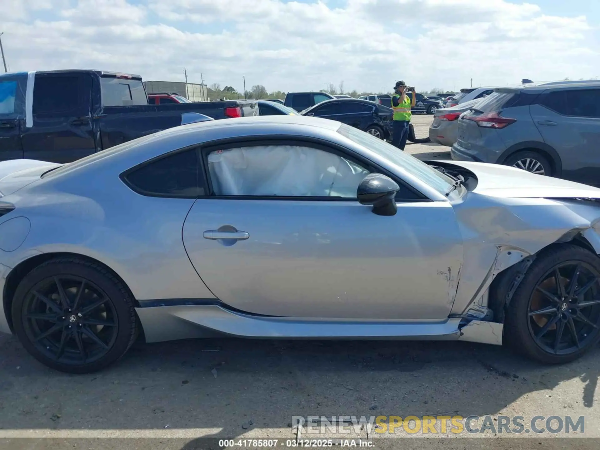 13 Photograph of a damaged car JF1ZNBF17N8754578 TOYOTA GR86 2022