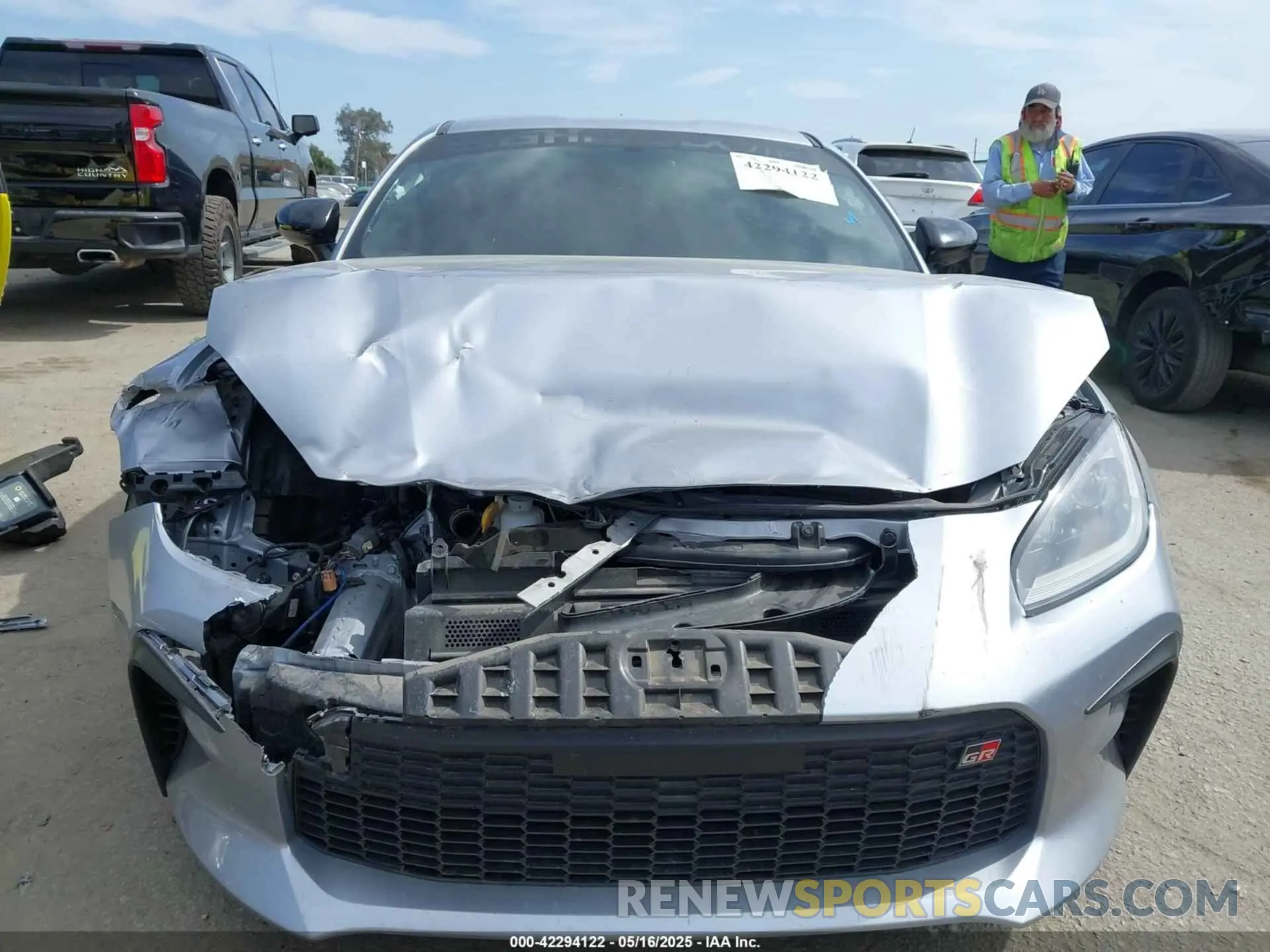 12 Photograph of a damaged car JF1ZNBF18N8754492 TOYOTA GR86 2022