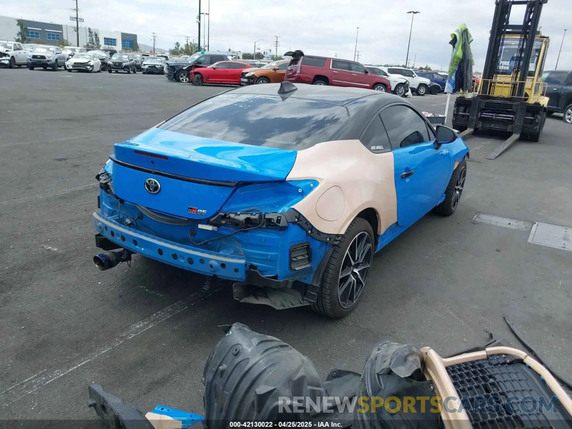 4 Photograph of a damaged car JF1ZNBB16P9752310 TOYOTA GR86 2023