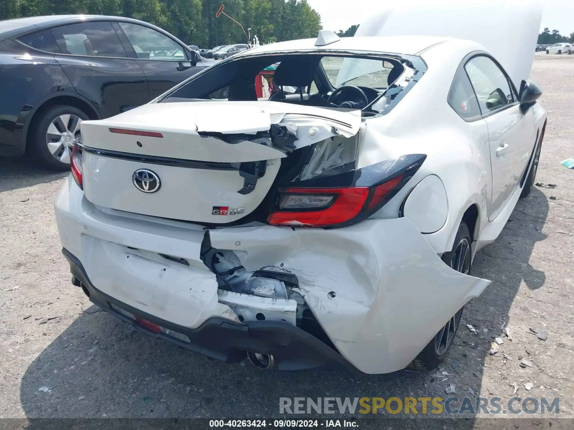 6 Photograph of a damaged car JF1ZNBC11P8761923 TOYOTA GR86 2023
