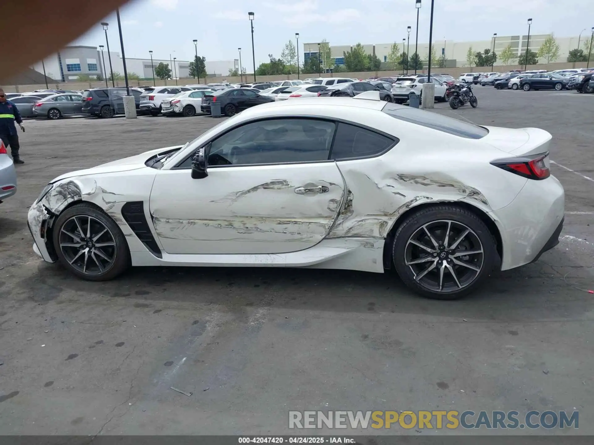 14 Photograph of a damaged car JF1ZNBC13P8760174 TOYOTA GR86 2023