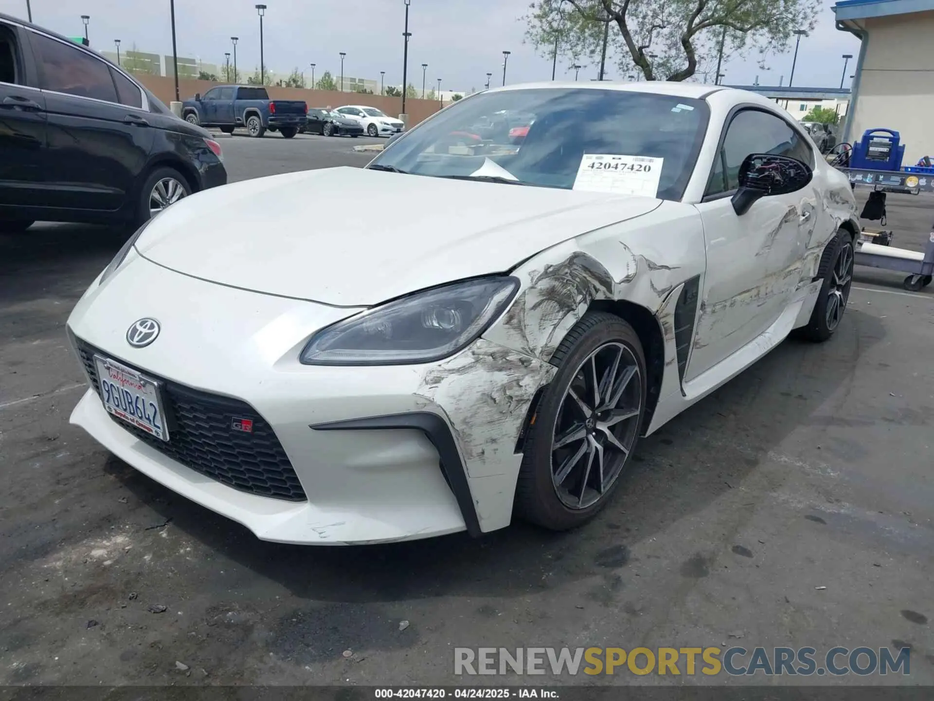 2 Photograph of a damaged car JF1ZNBC13P8760174 TOYOTA GR86 2023