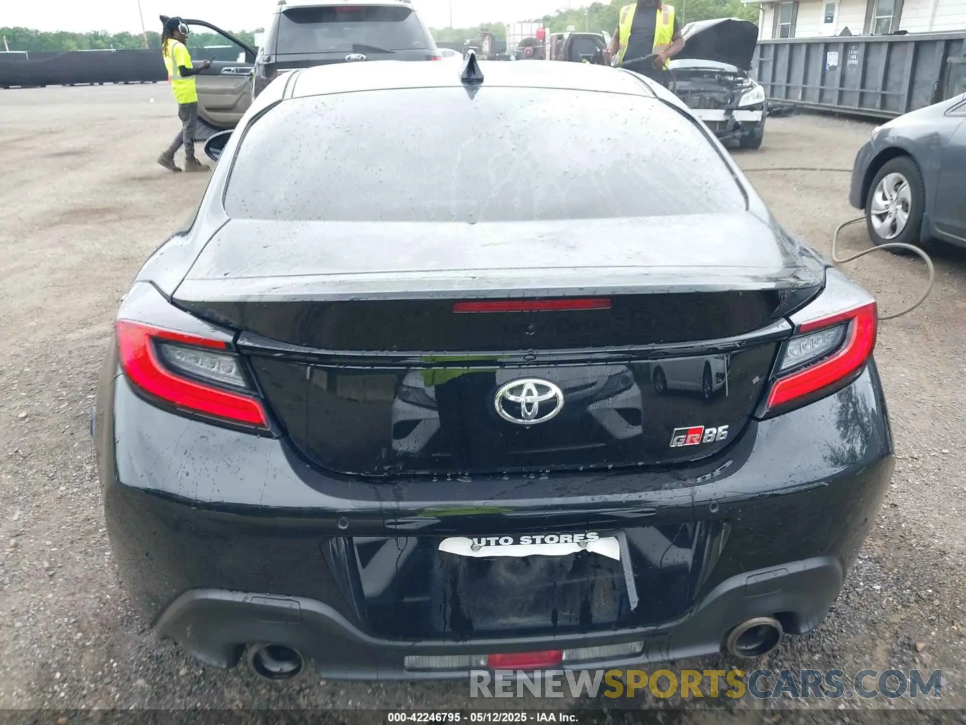 16 Photograph of a damaged car JF1ZNBB1XR8751010 TOYOTA GR86 2024