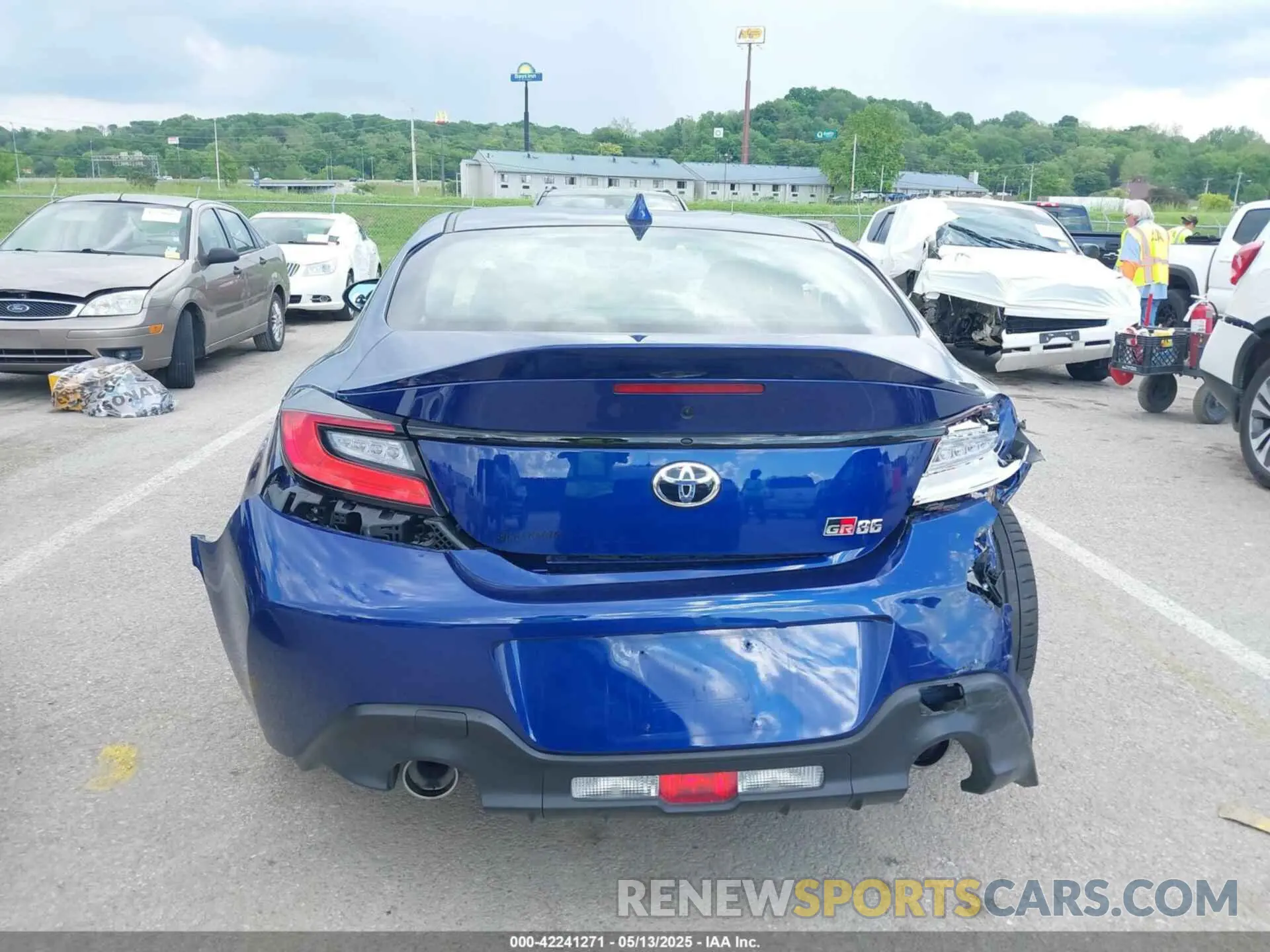 16 Photograph of a damaged car JF1ZNBE12R9760337 TOYOTA GR86 2024
