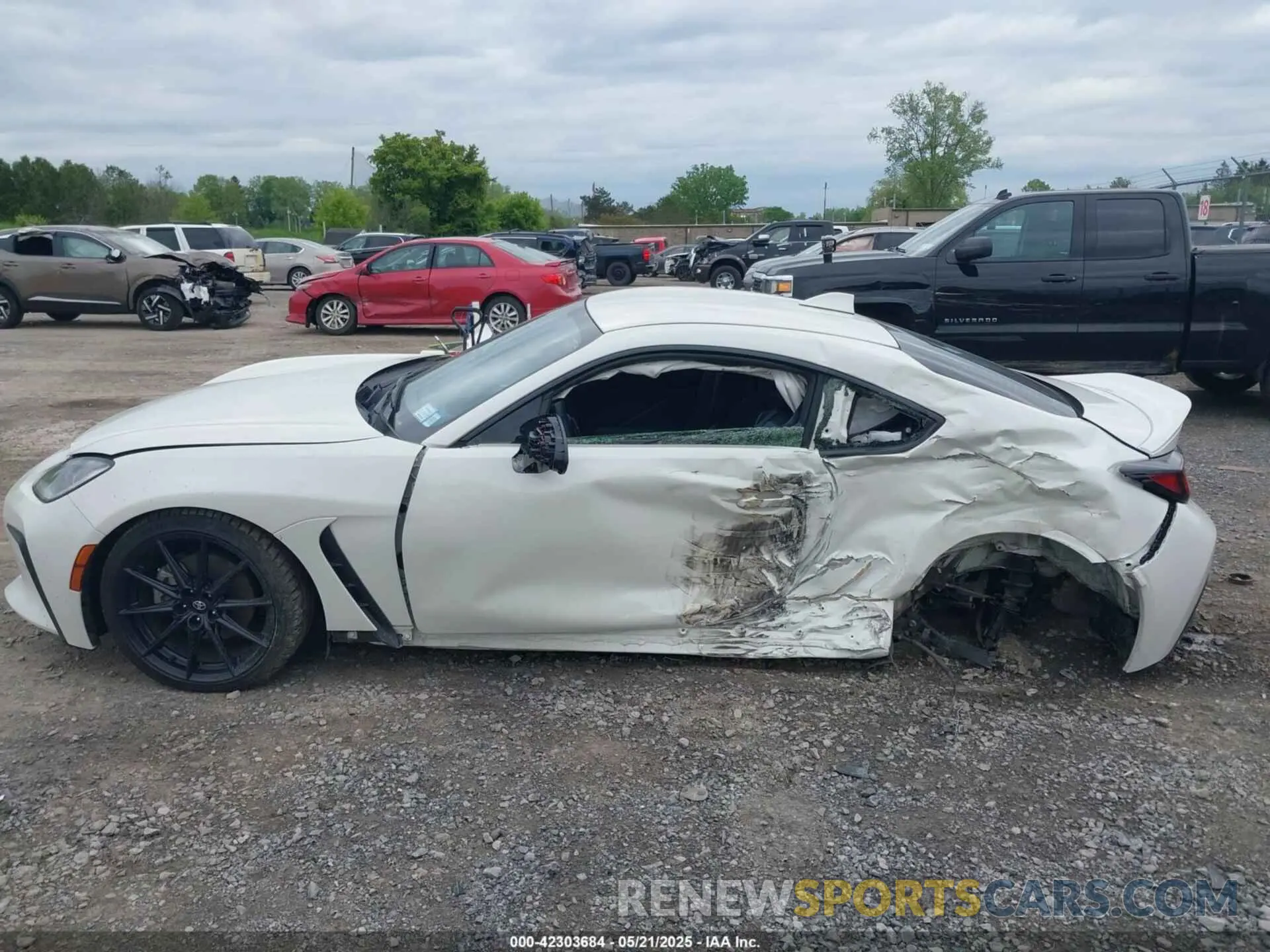 15 Photograph of a damaged car JF1ZNBE13R8758585 TOYOTA GR86 2024