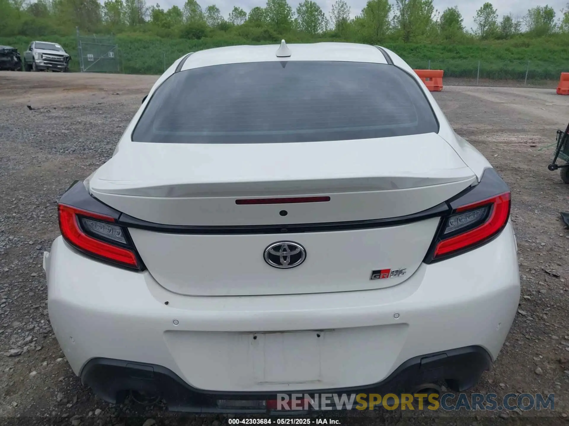 17 Photograph of a damaged car JF1ZNBE13R8758585 TOYOTA GR86 2024