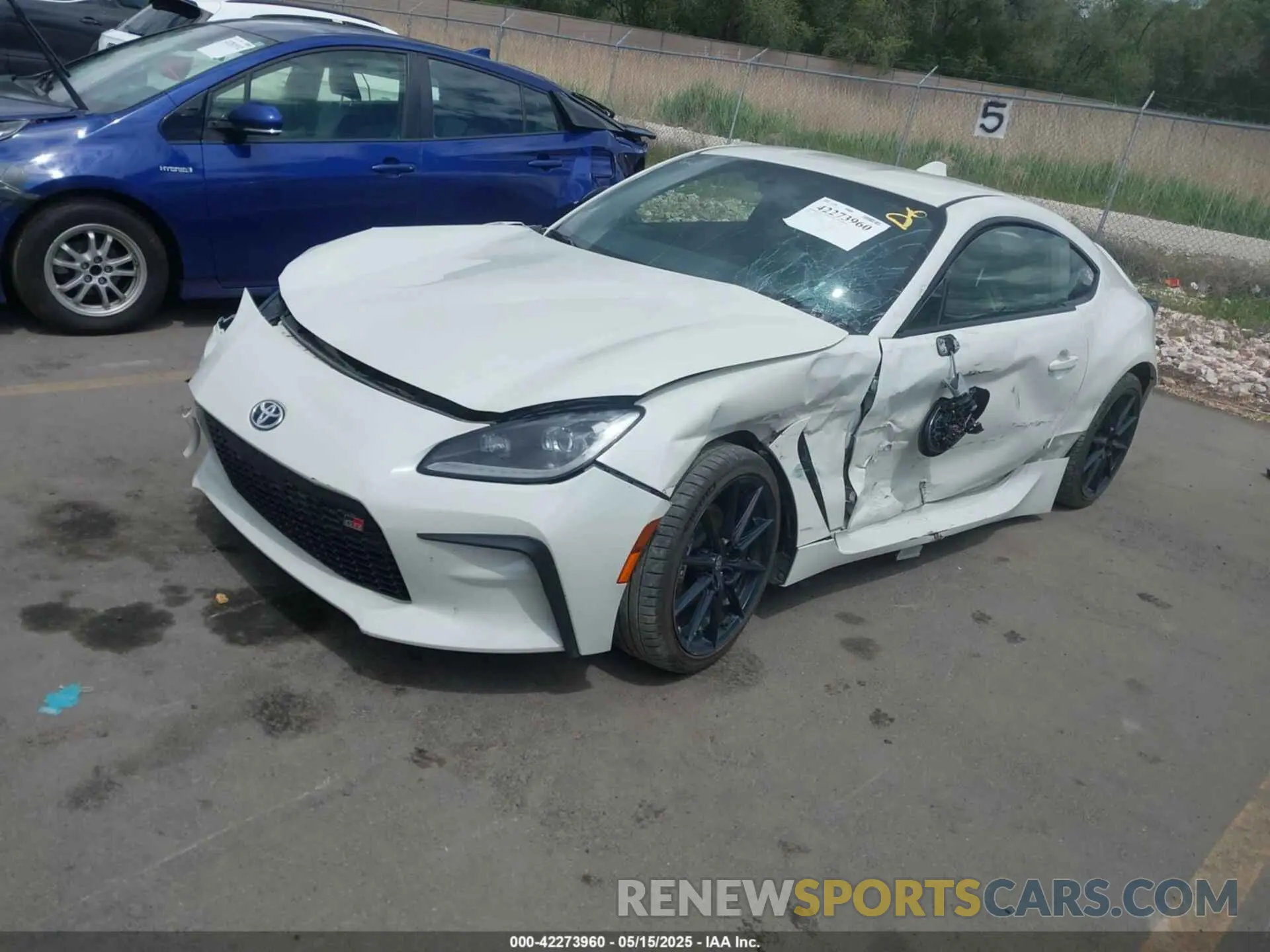 2 Photograph of a damaged car JF1ZNBE14R9756371 TOYOTA GR86 2024