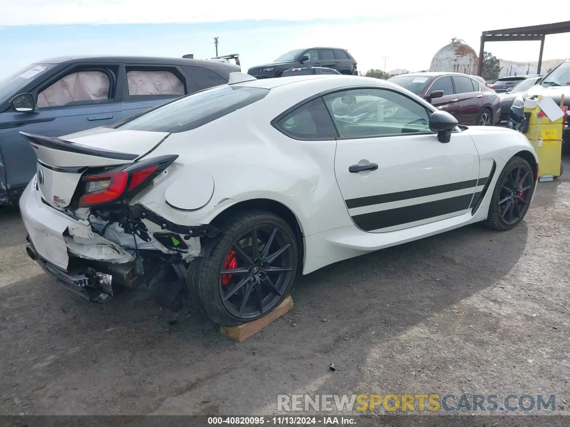 4 Photograph of a damaged car JF1ZNBM19R9750664 TOYOTA GR86 2024