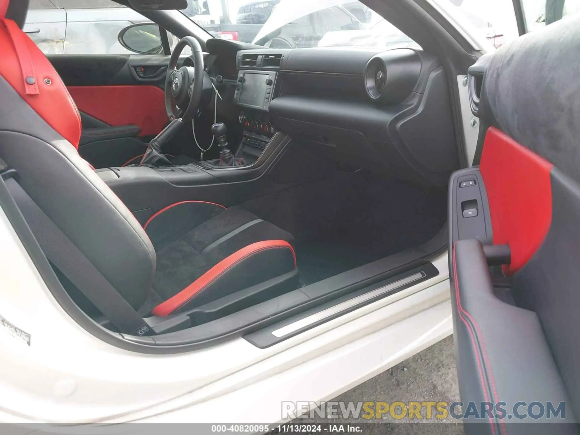 5 Photograph of a damaged car JF1ZNBM19R9750664 TOYOTA GR86 2024