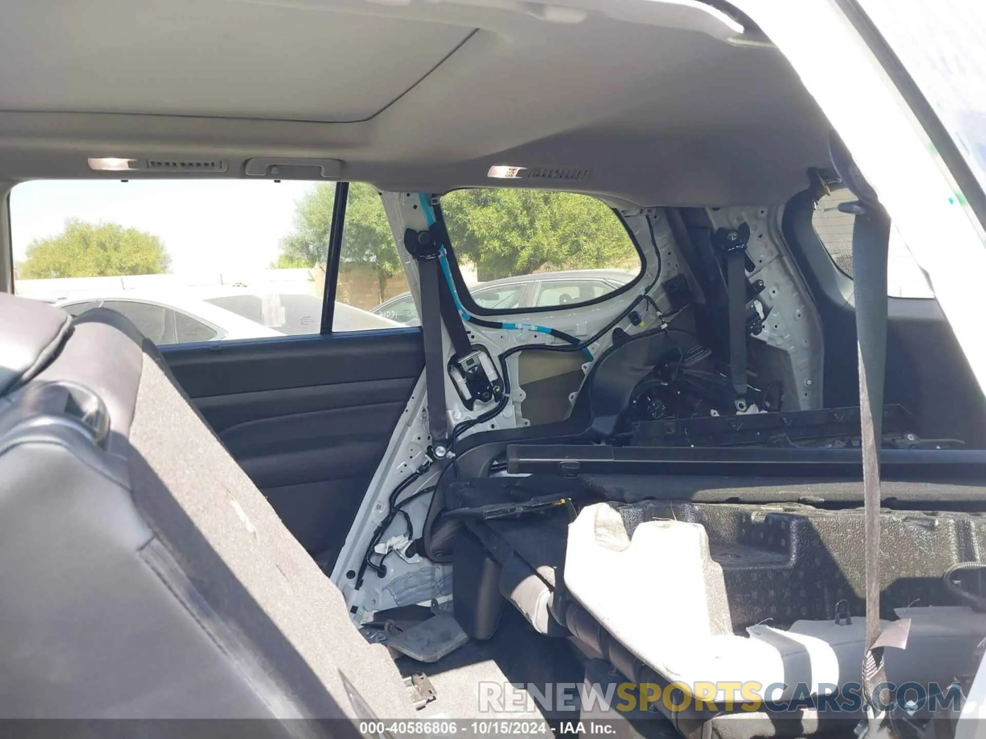 18 Photograph of a damaged car 5TDAAAA54RS009649 TOYOTA GRAND HIGHLANDER 2024