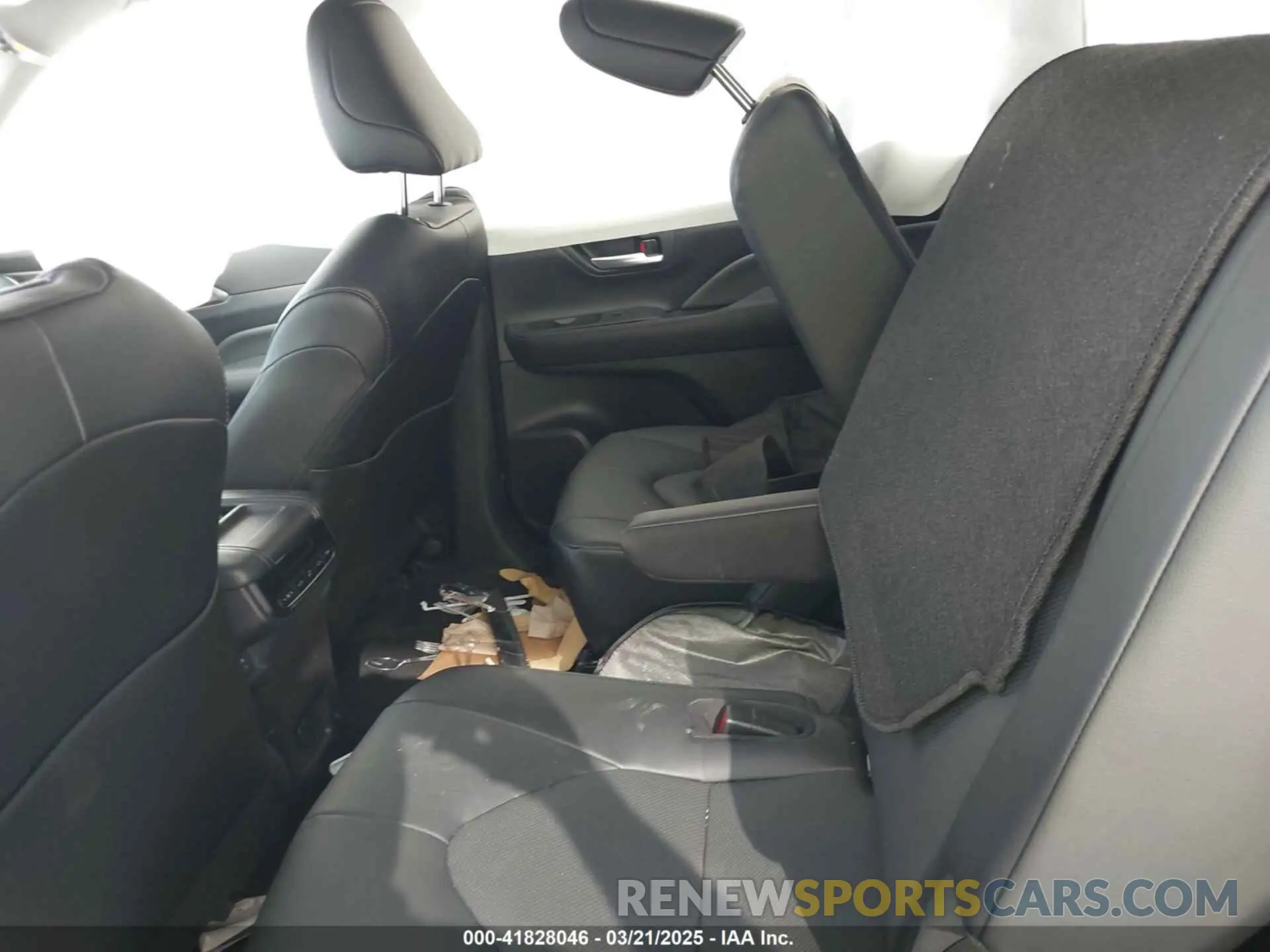 8 Photograph of a damaged car 5TDAAAA55RS013662 TOYOTA GRAND HIGHLANDER 2024