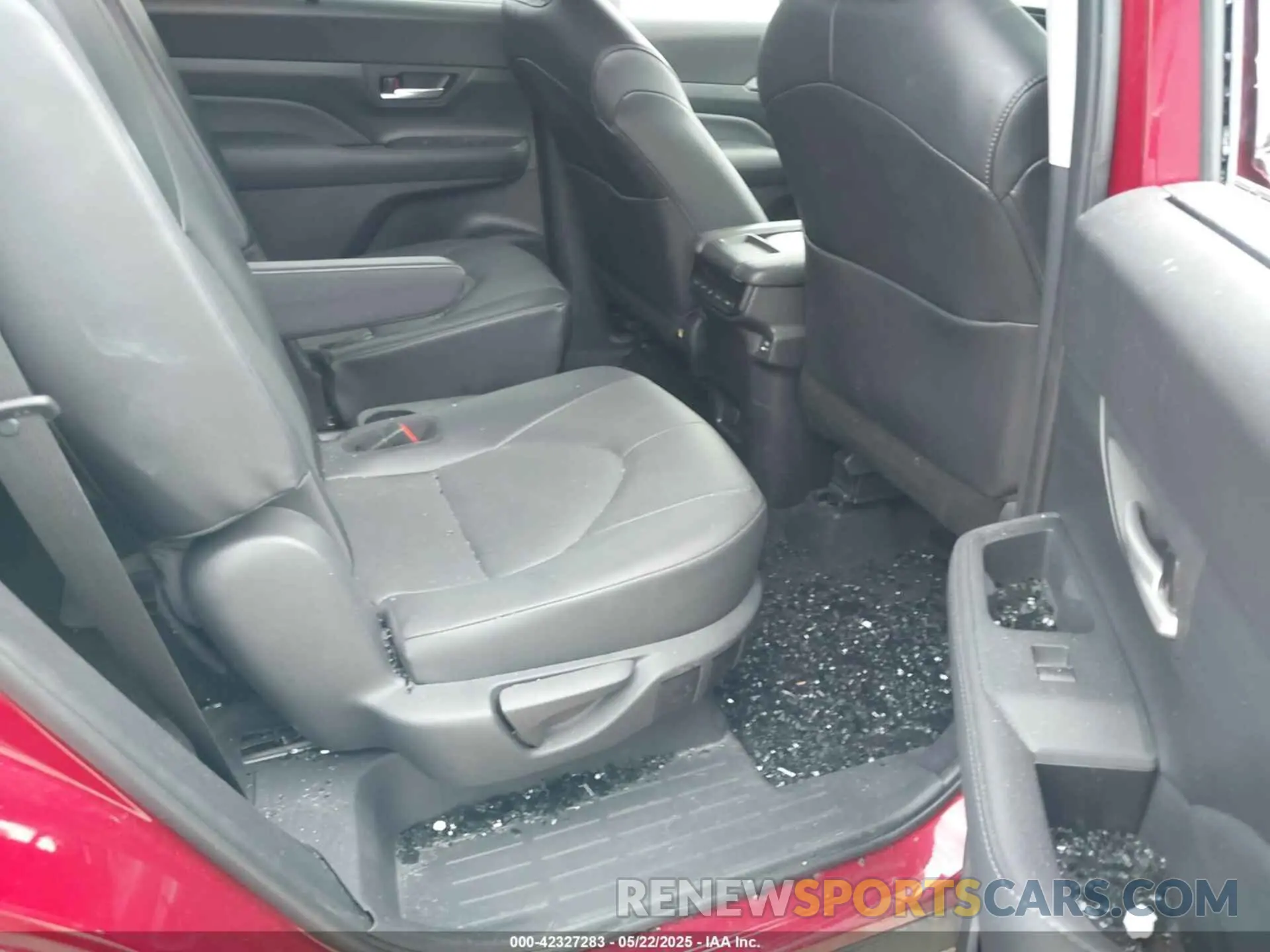 8 Photograph of a damaged car 5TDAAAA57RS011413 TOYOTA GRAND HIGHLANDER 2024