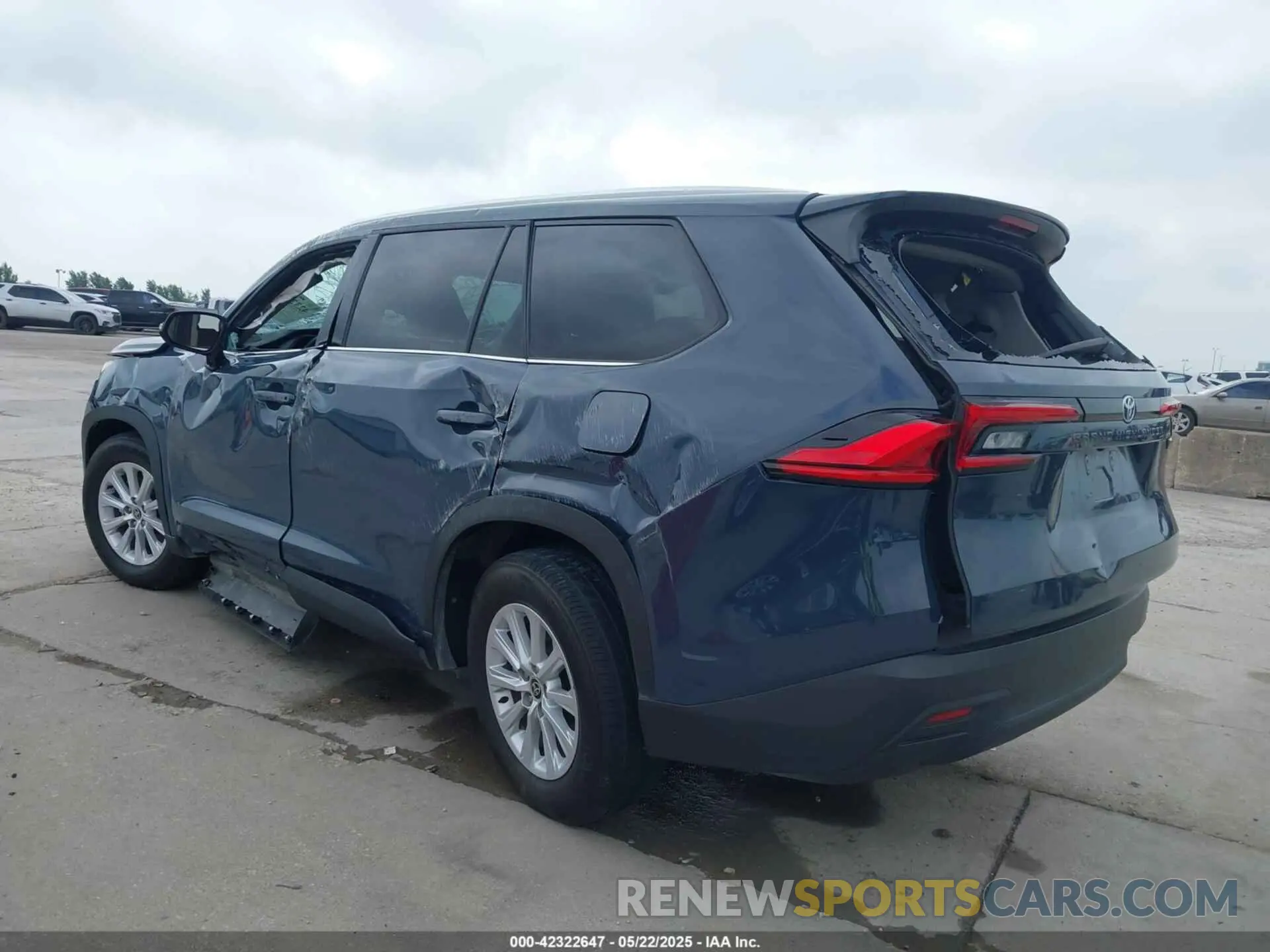 3 Photograph of a damaged car 5TDAAAA58RS001795 TOYOTA GRAND HIGHLANDER 2024