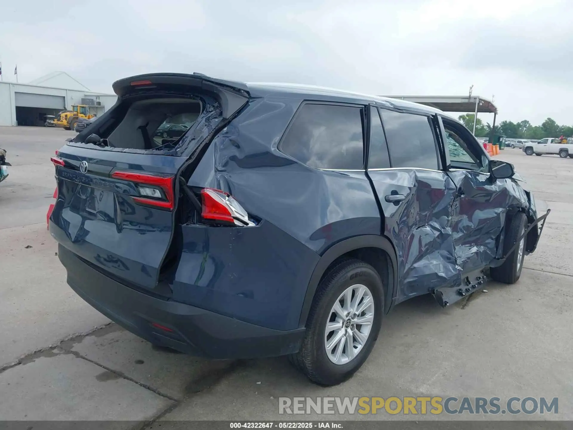 4 Photograph of a damaged car 5TDAAAA58RS001795 TOYOTA GRAND HIGHLANDER 2024
